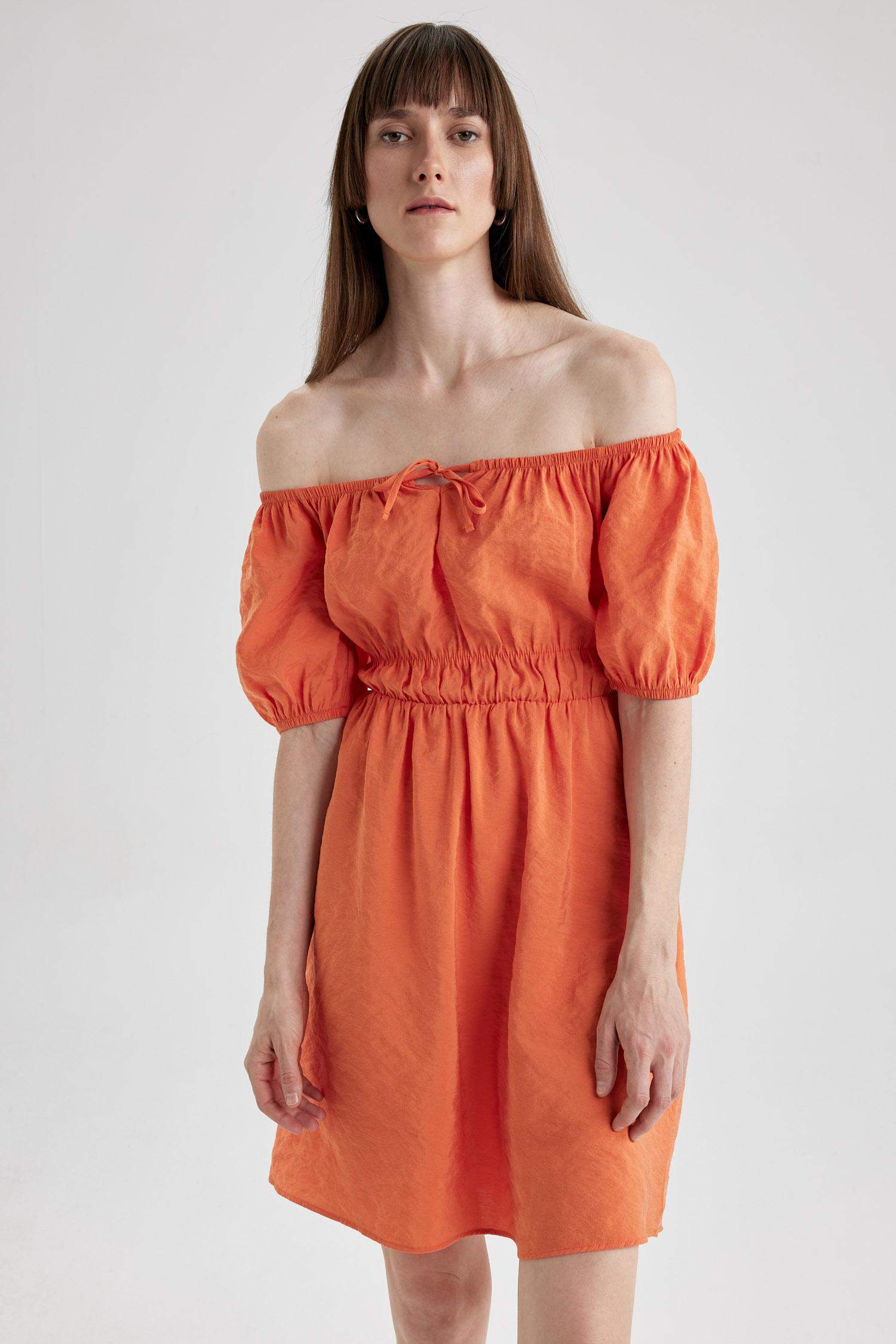 Платье мини с коротким рукавом