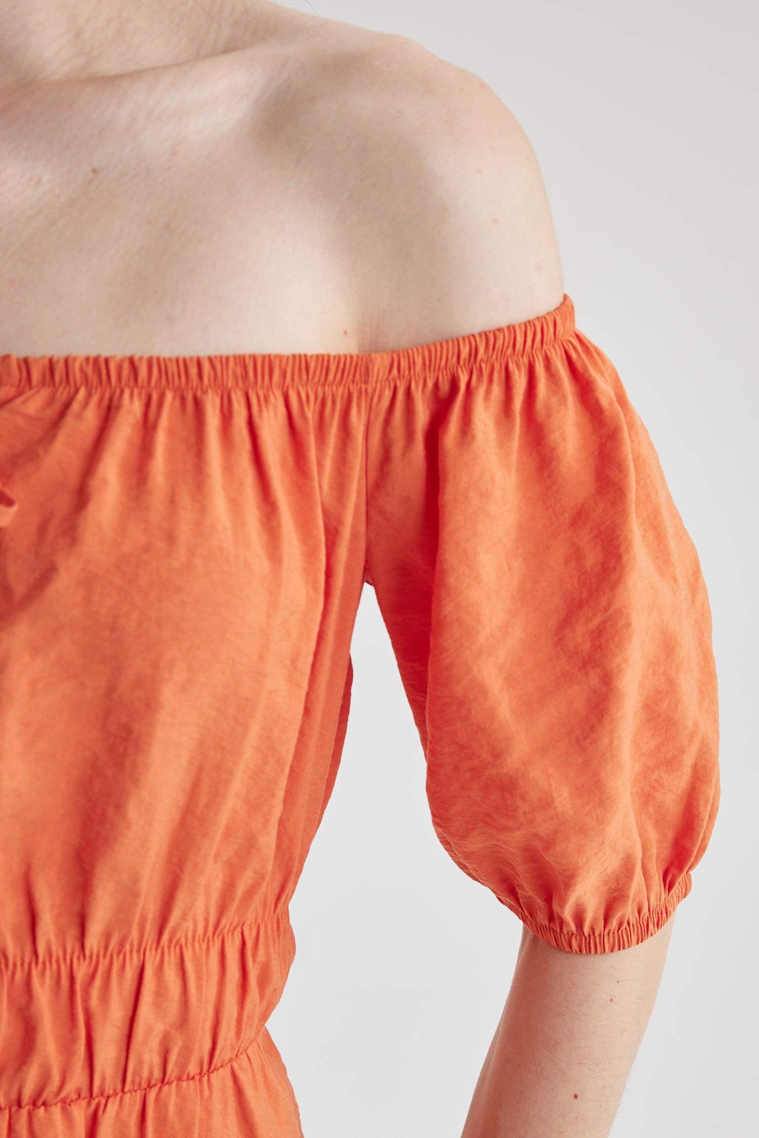 Платье мини с коротким рукавом