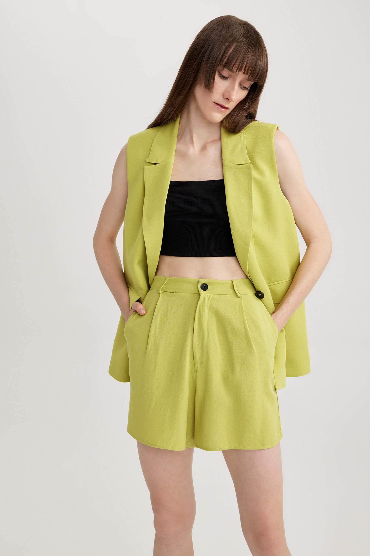 Yüksek Bel Geniş Paça Keten Karışımlı Şort