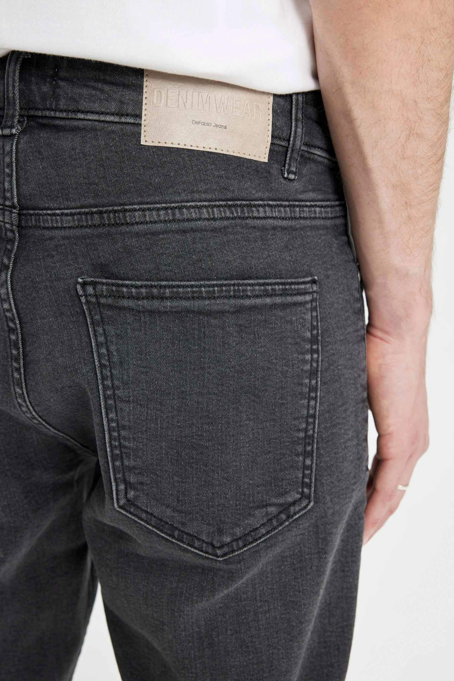 شورت جينز قصة عادية