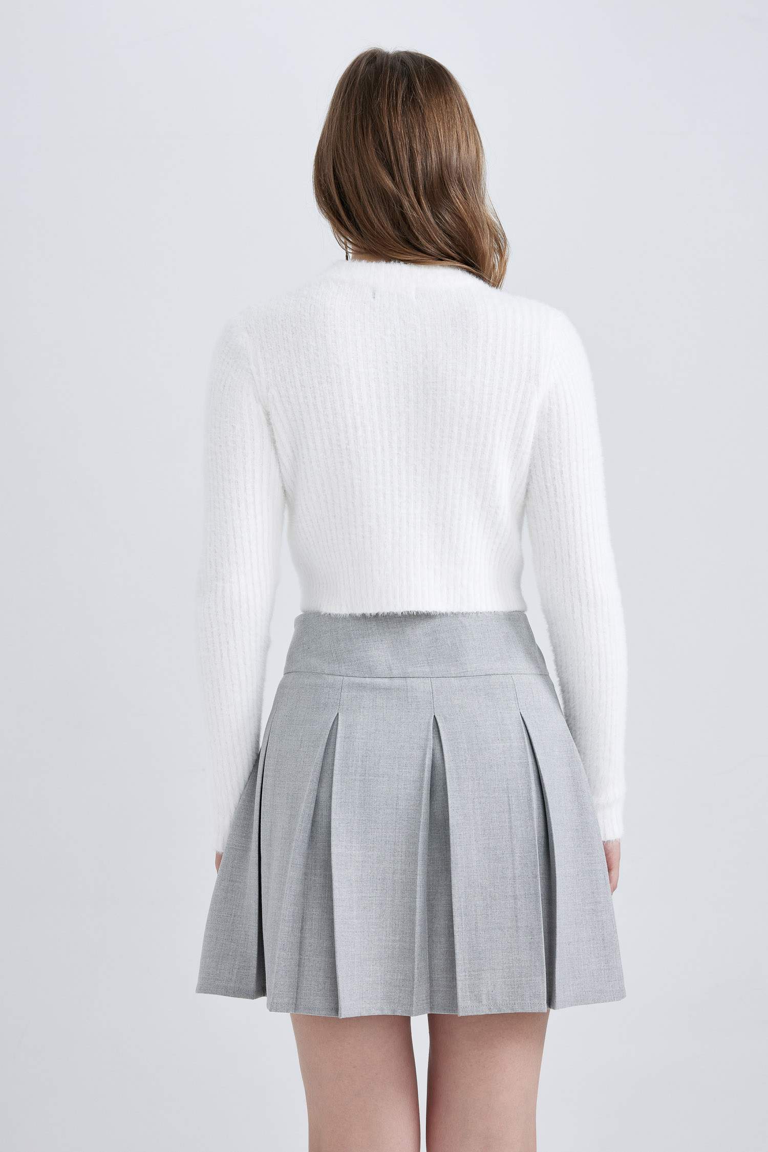 بلوفر تريكو قصة عادية بياقة مستديرة