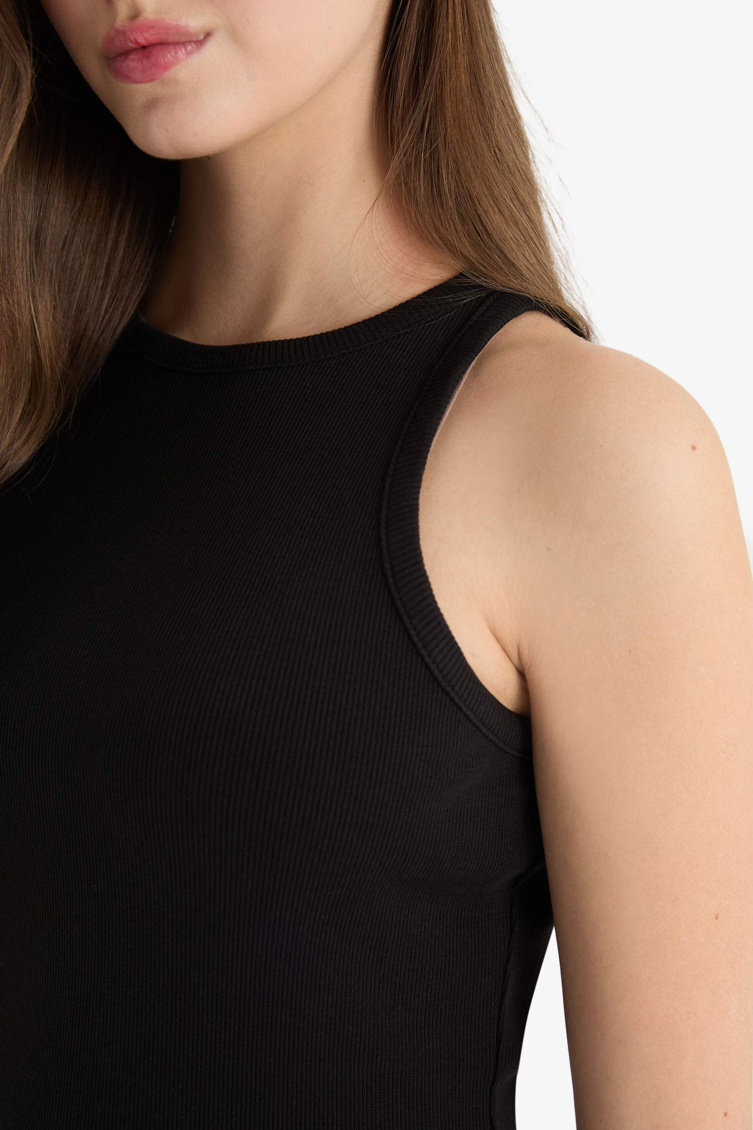 فستان طويل اسود بيزك مضلع بوديكون بياخة هالتر