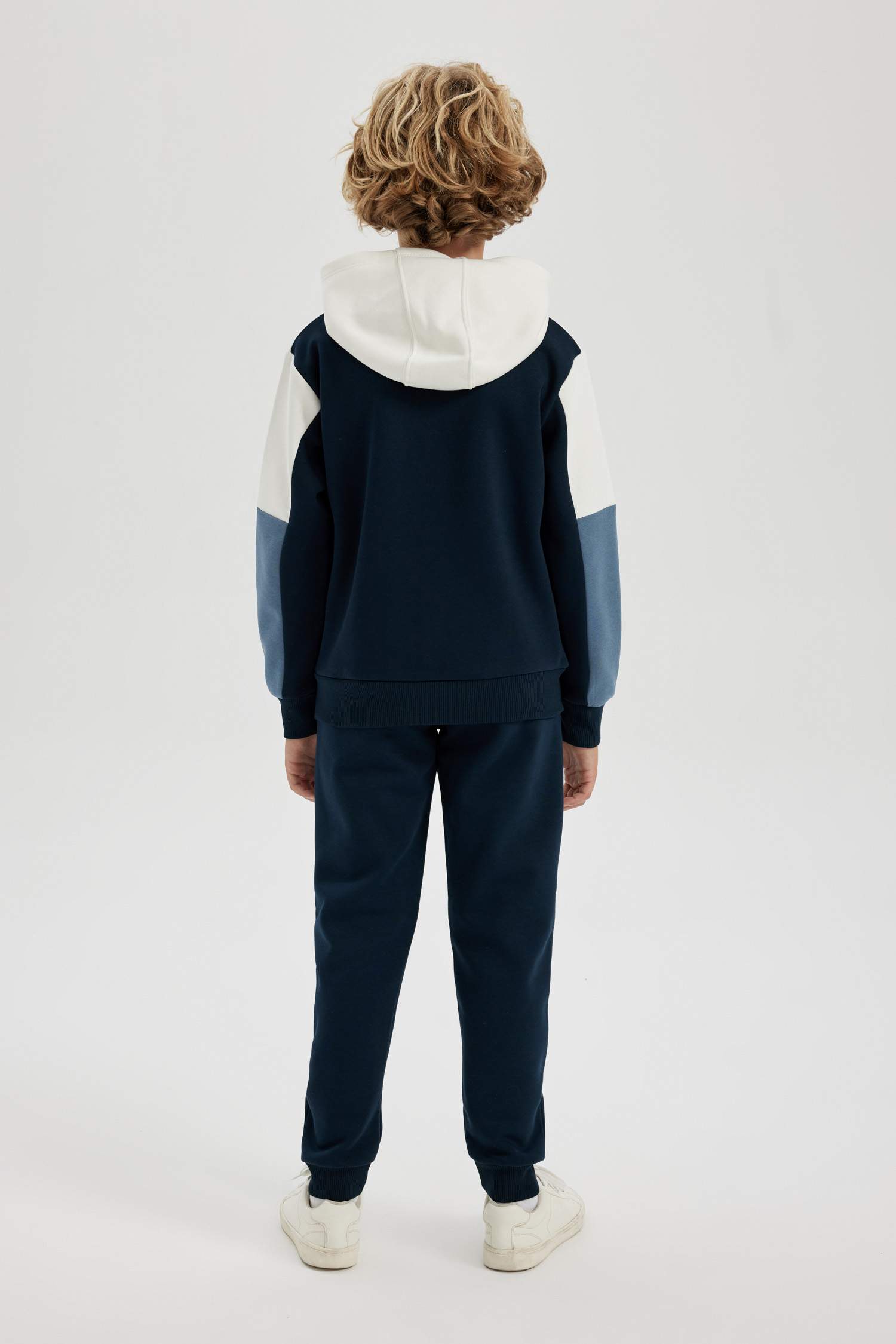 طقم من قطعتين