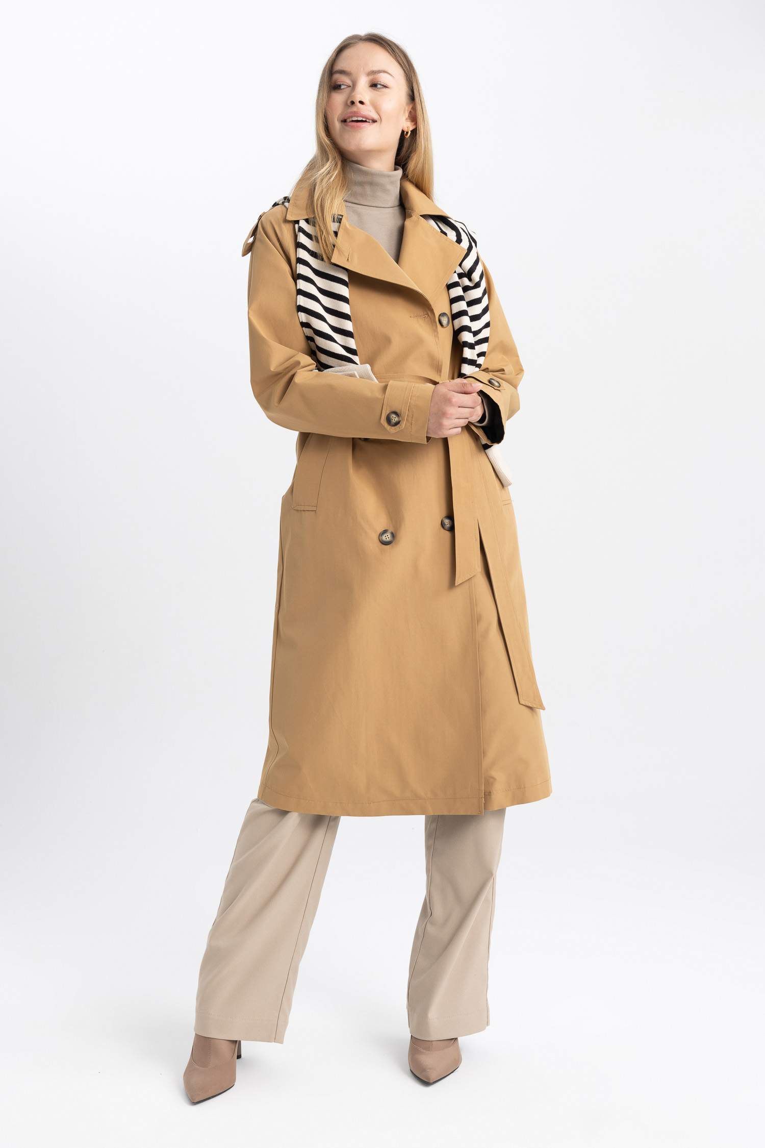 Su İtici Oversize Geniş Kalıp Kruvaze Yaka Düğme Kapamalı Kemerli Cepli Trençkot