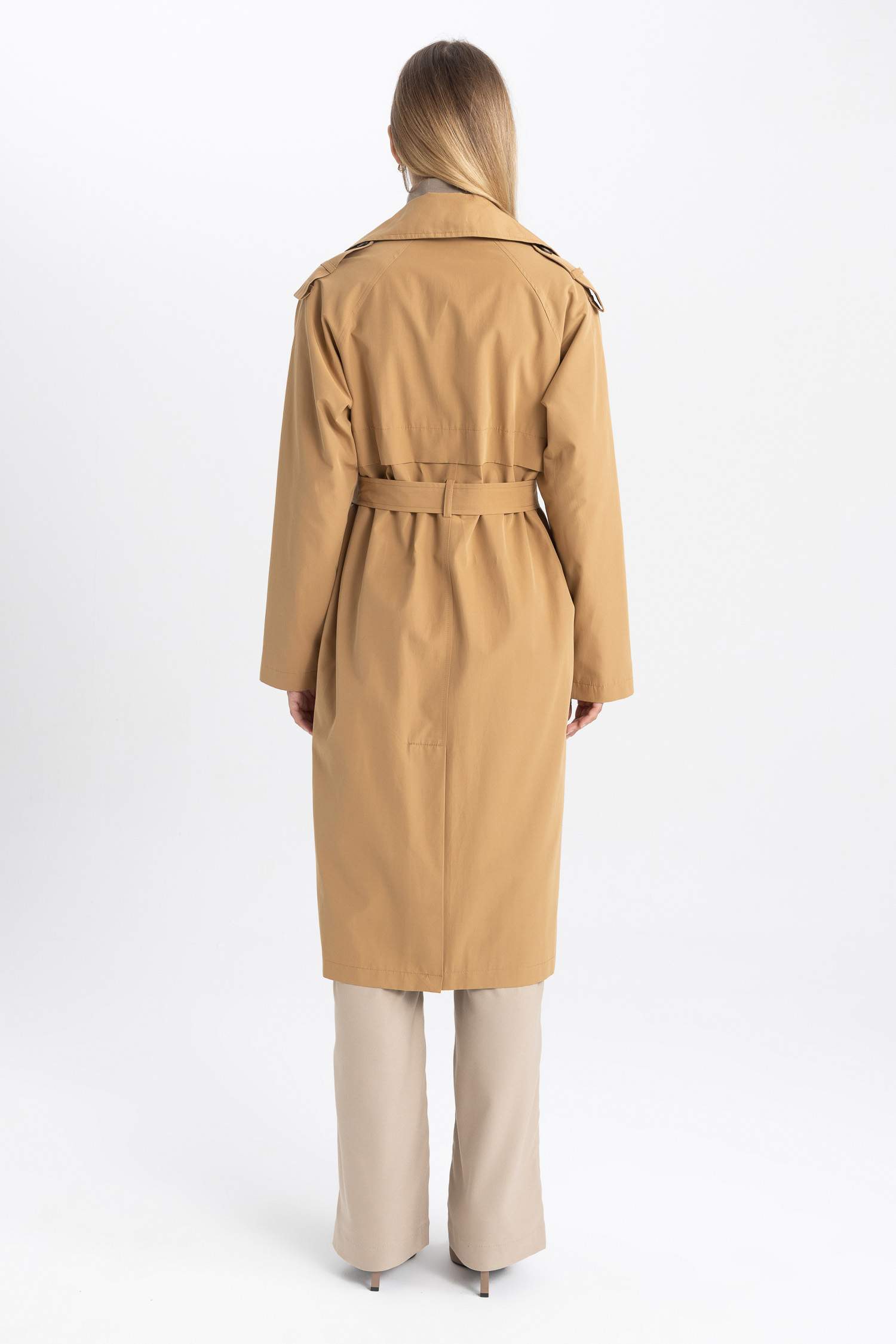 Su İtici Oversize Geniş Kalıp Kruvaze Yaka Düğme Kapamalı Kemerli Cepli Trençkot