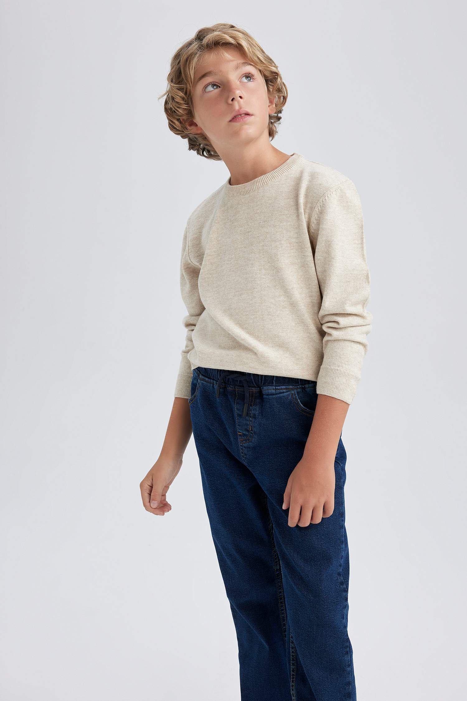 Пуловер стандартного кроя с круглым вырезом из трикотажа для мальчиков