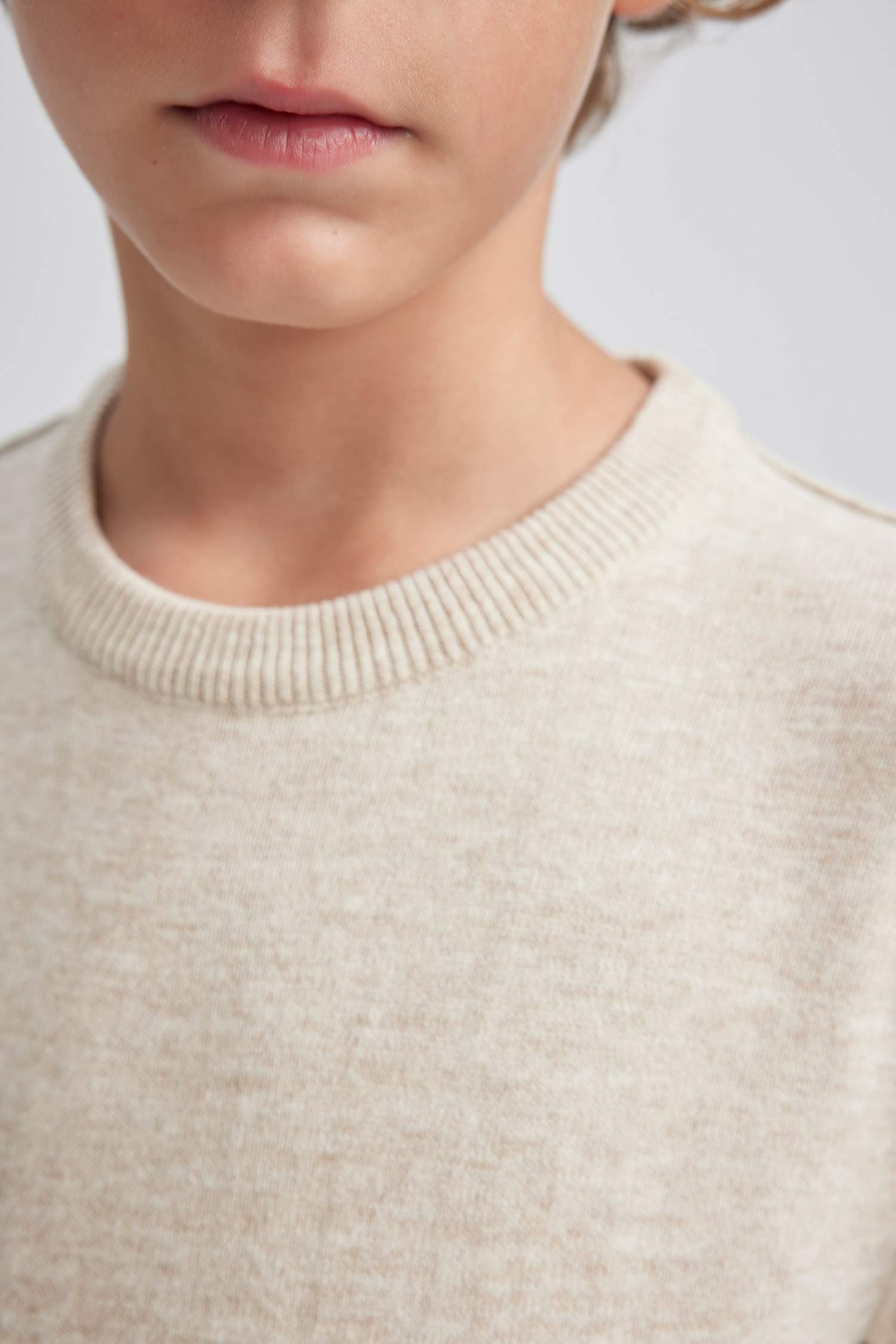 Пуловер стандартного кроя с круглым вырезом из трикотажа для мальчиков