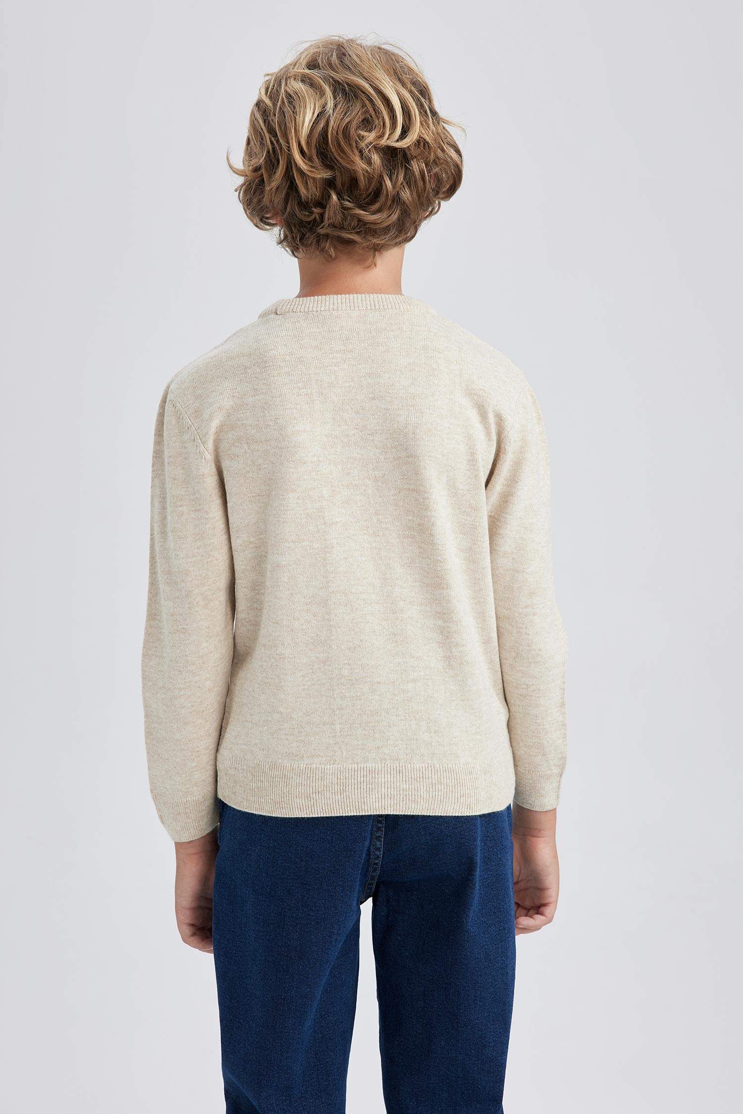 Пуловер стандартного кроя с круглым вырезом из трикотажа для мальчиков