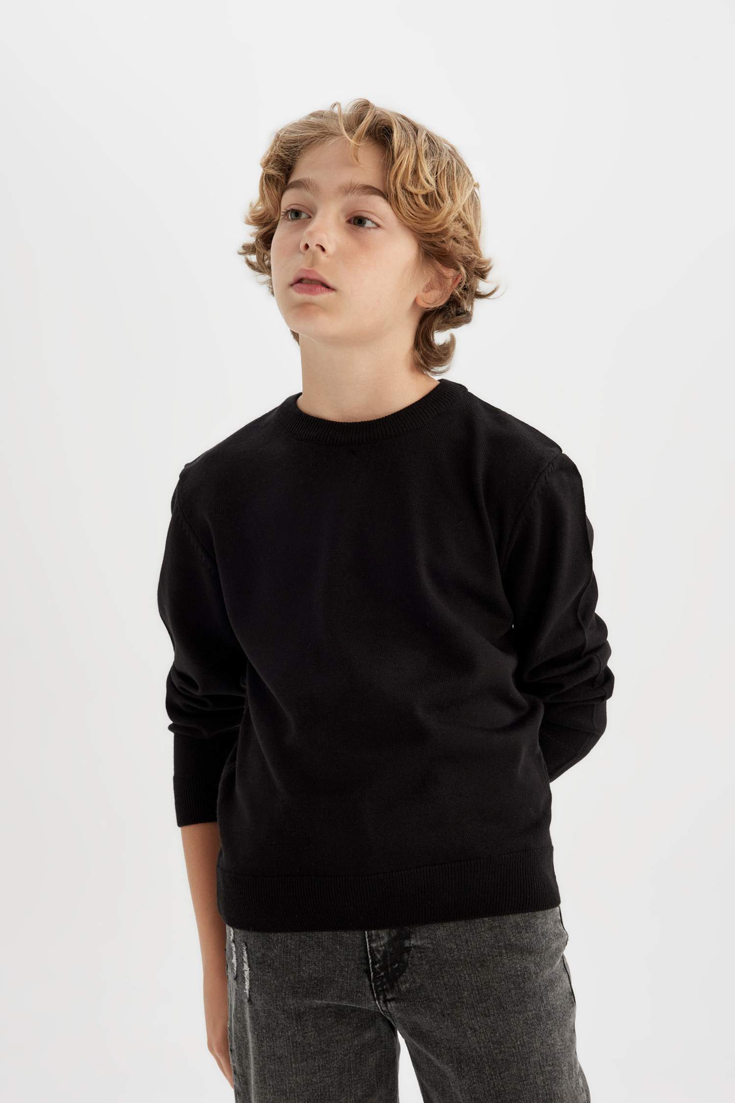 Свитер базовый с круглым вырезом для мальчиков