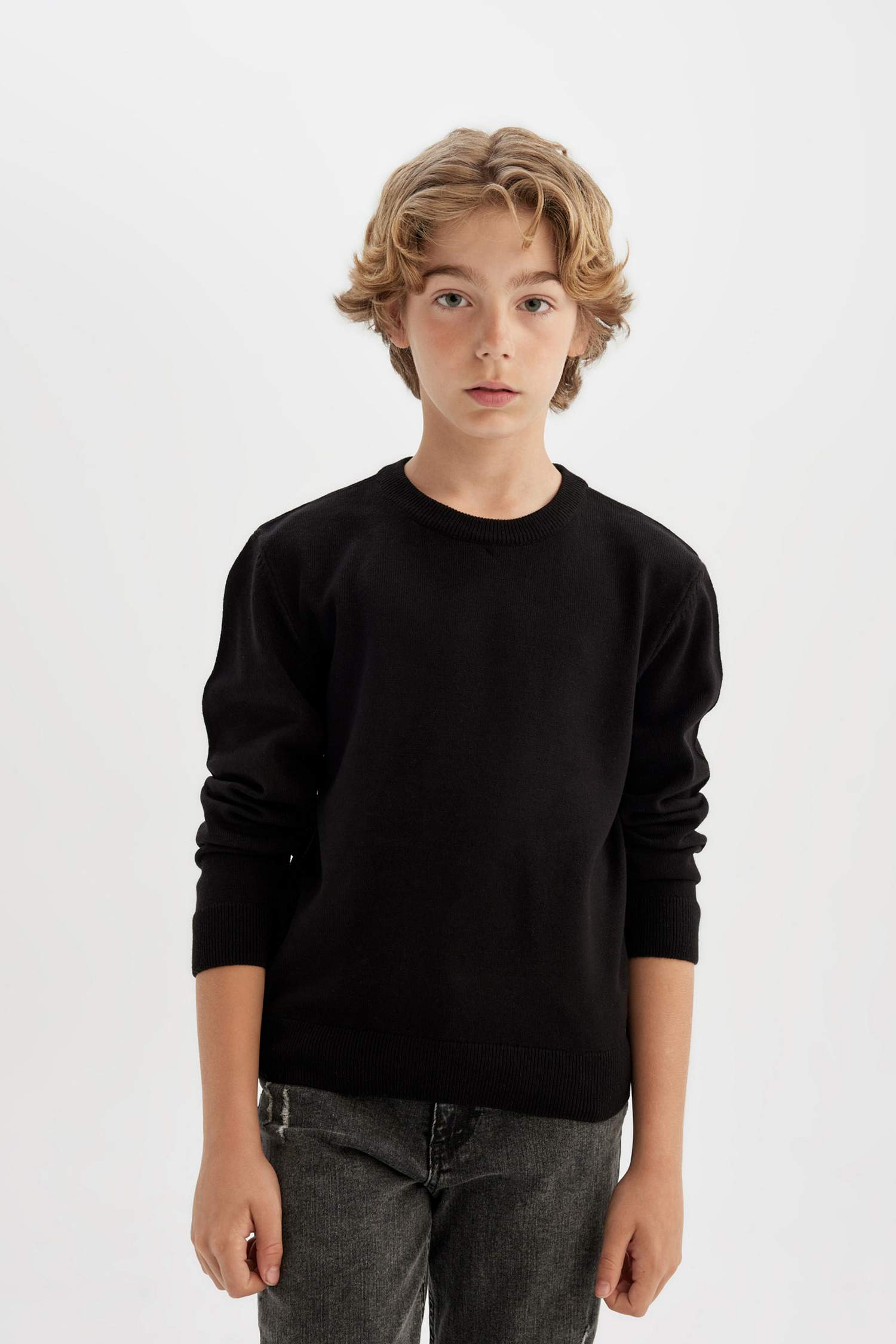 Свитер базовый с круглым вырезом для мальчиков