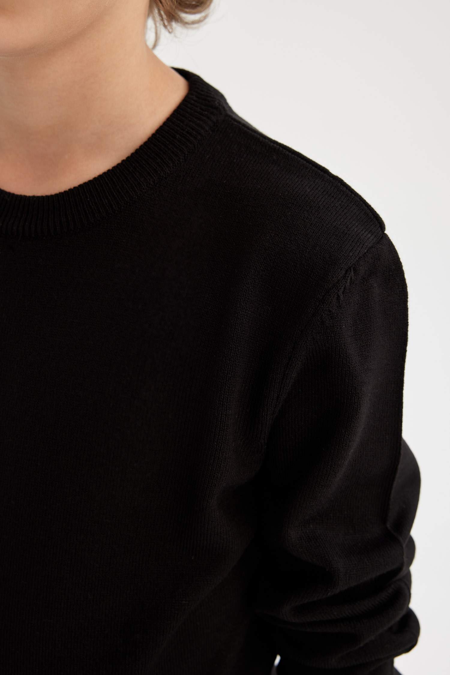 Свитер базовый с круглым вырезом для мальчиков