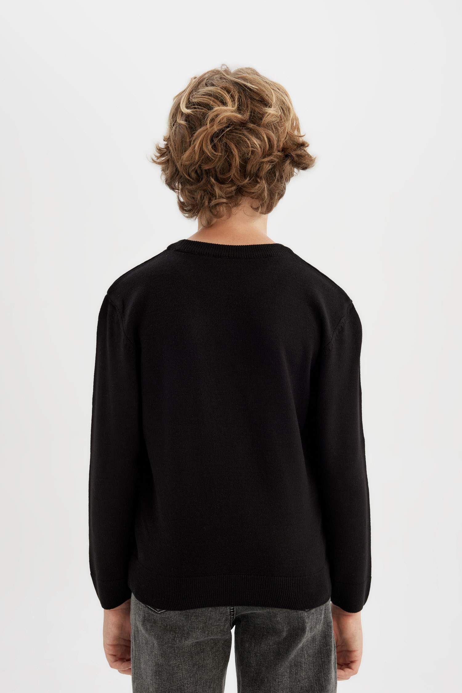 Свитер базовый с круглым вырезом для мальчиков