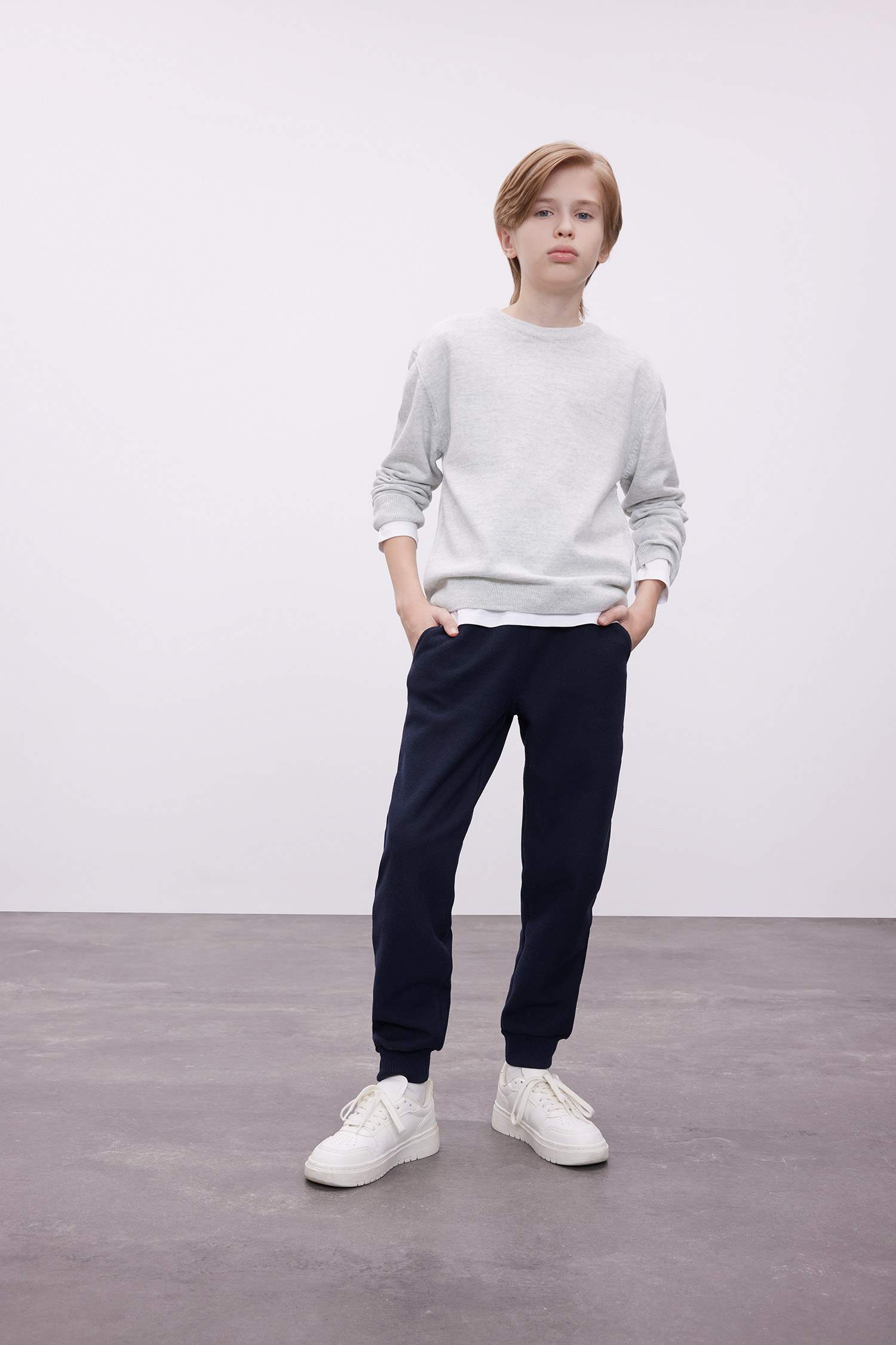 Свитер базовый с круглым вырезом для мальчиков