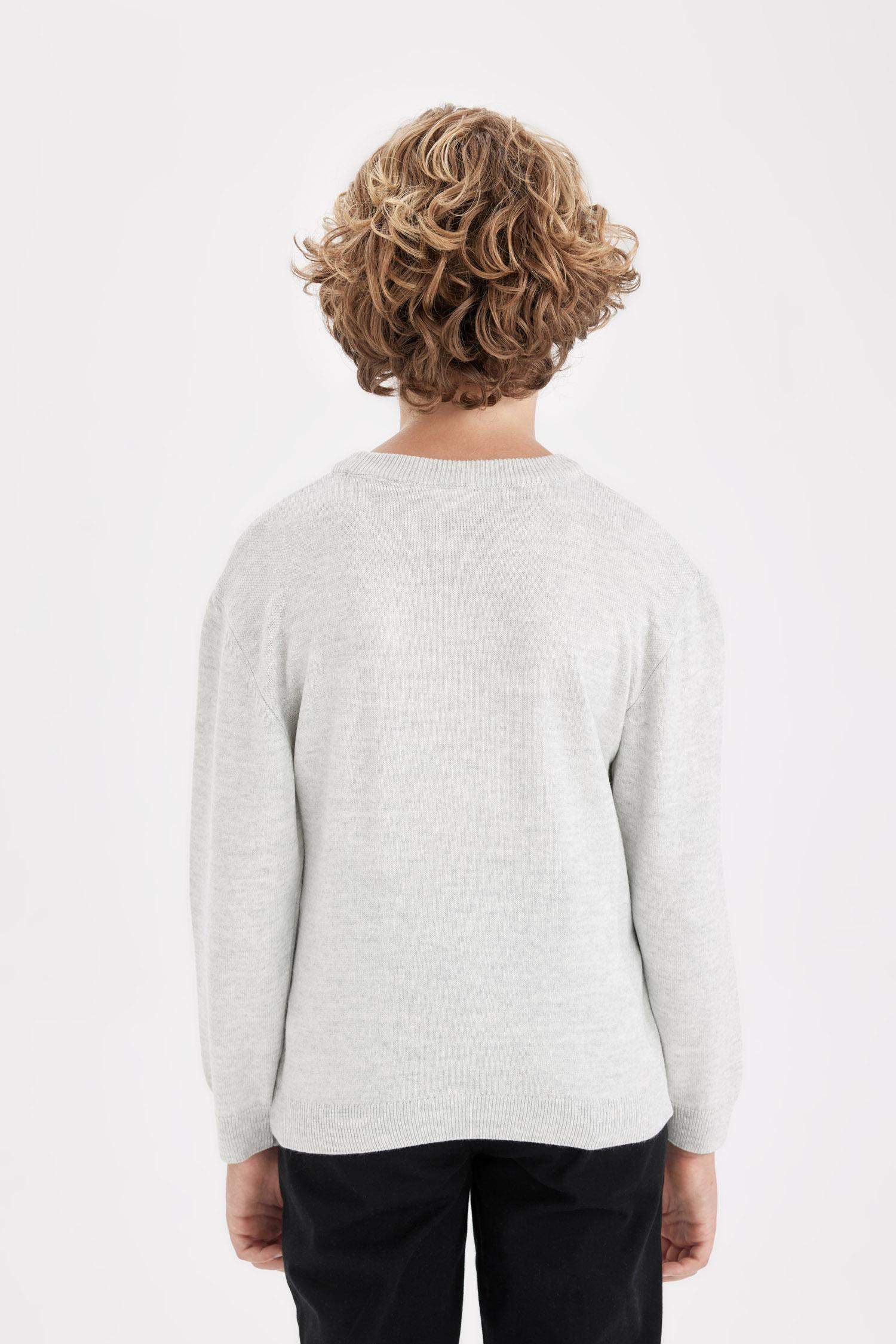 Свитер базовый с круглым вырезом для мальчиков