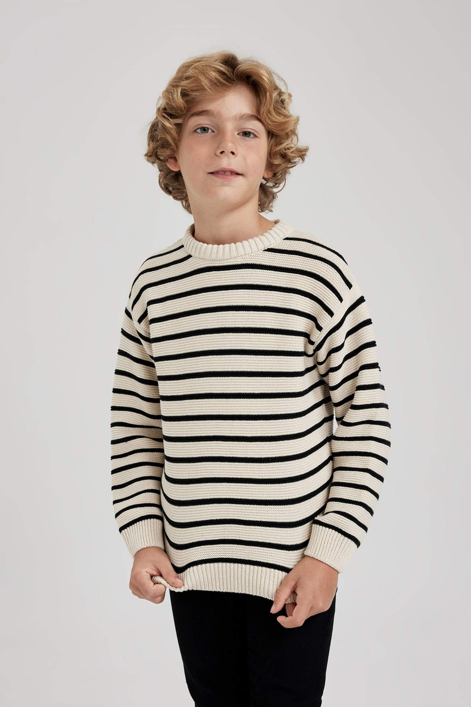 Свитер стандартного кроя для мальчиков