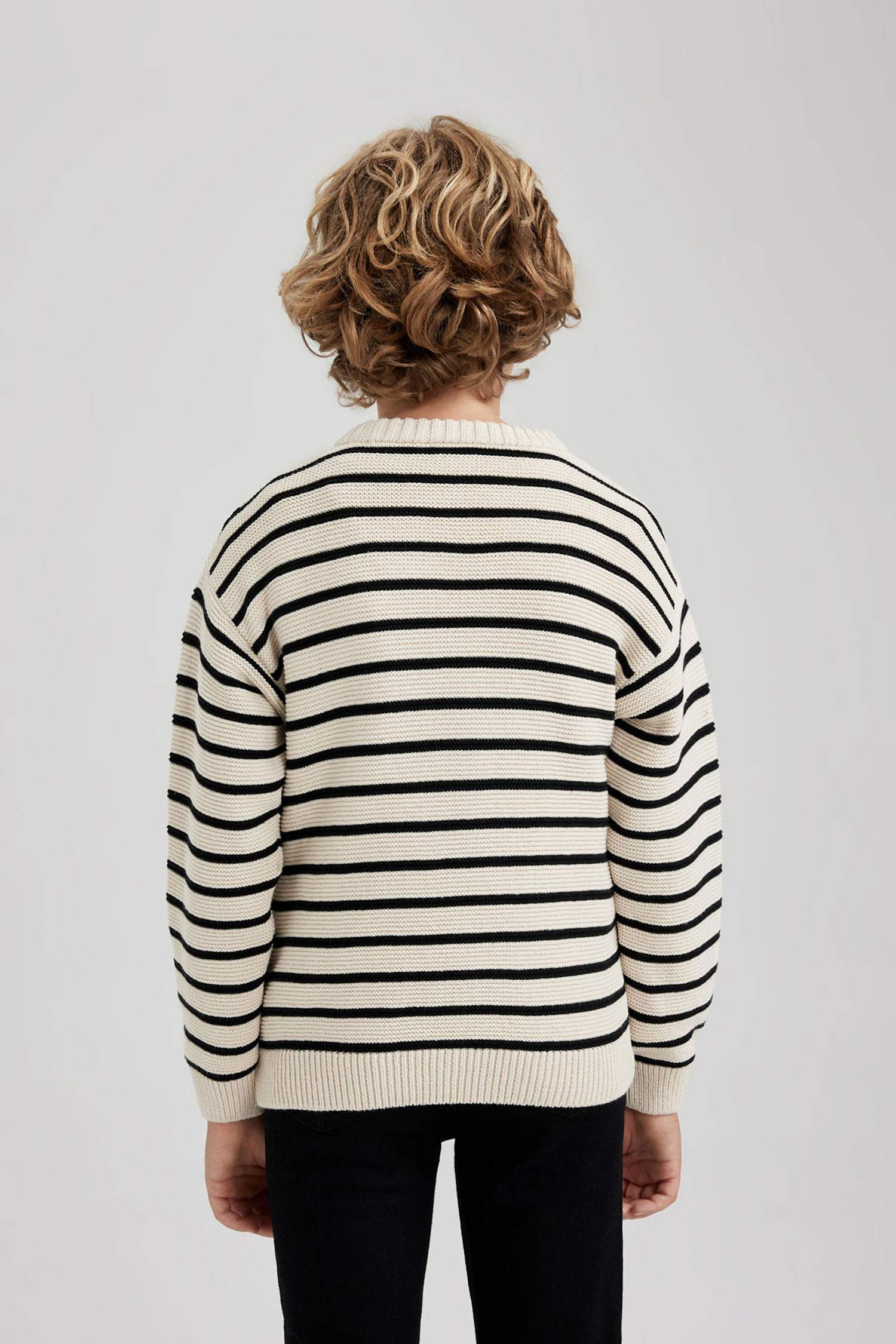 Свитер стандартного кроя для мальчиков