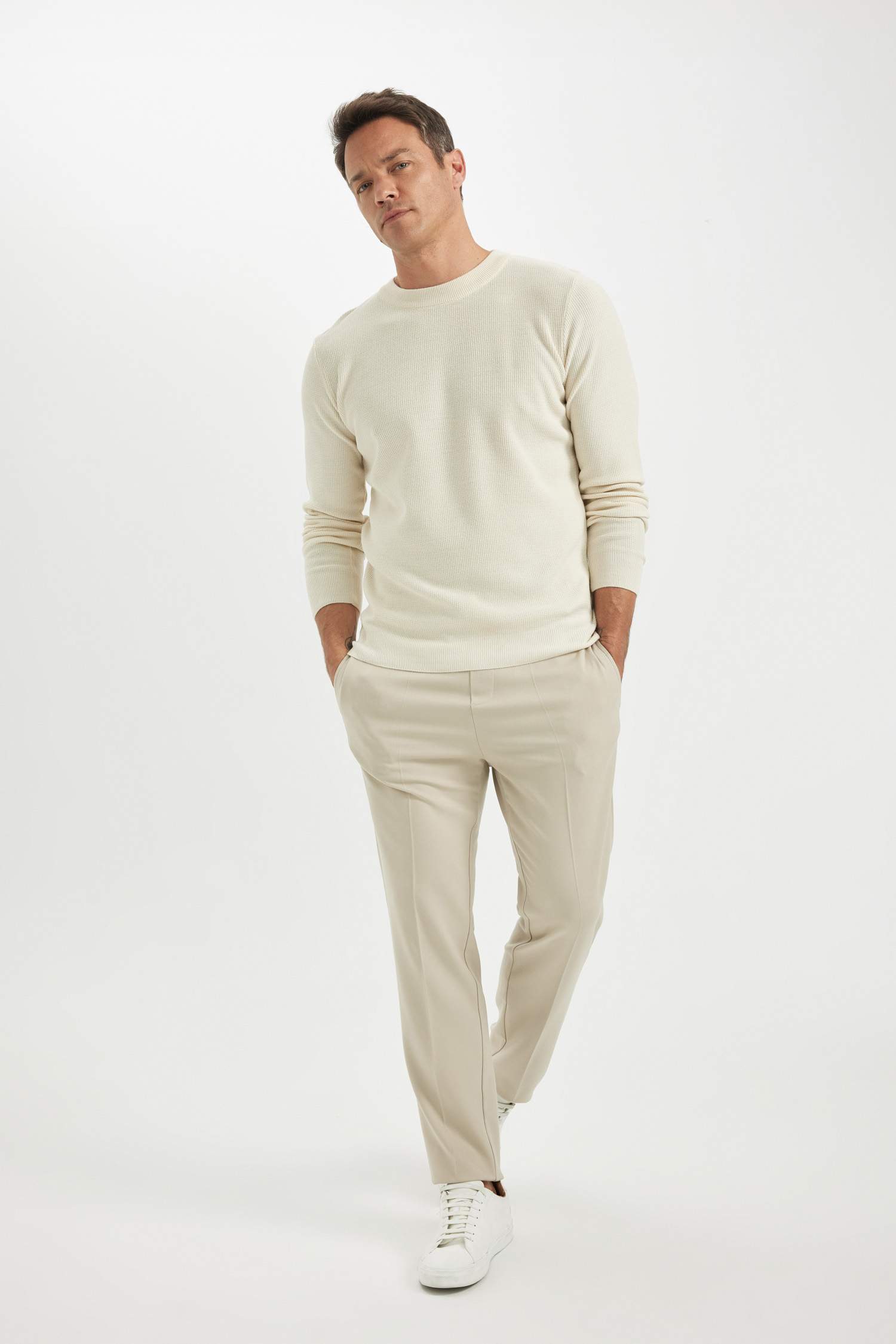 Standart Fit Normal Kesim Pamuklu Bisiklet Yaka Triko Kazak