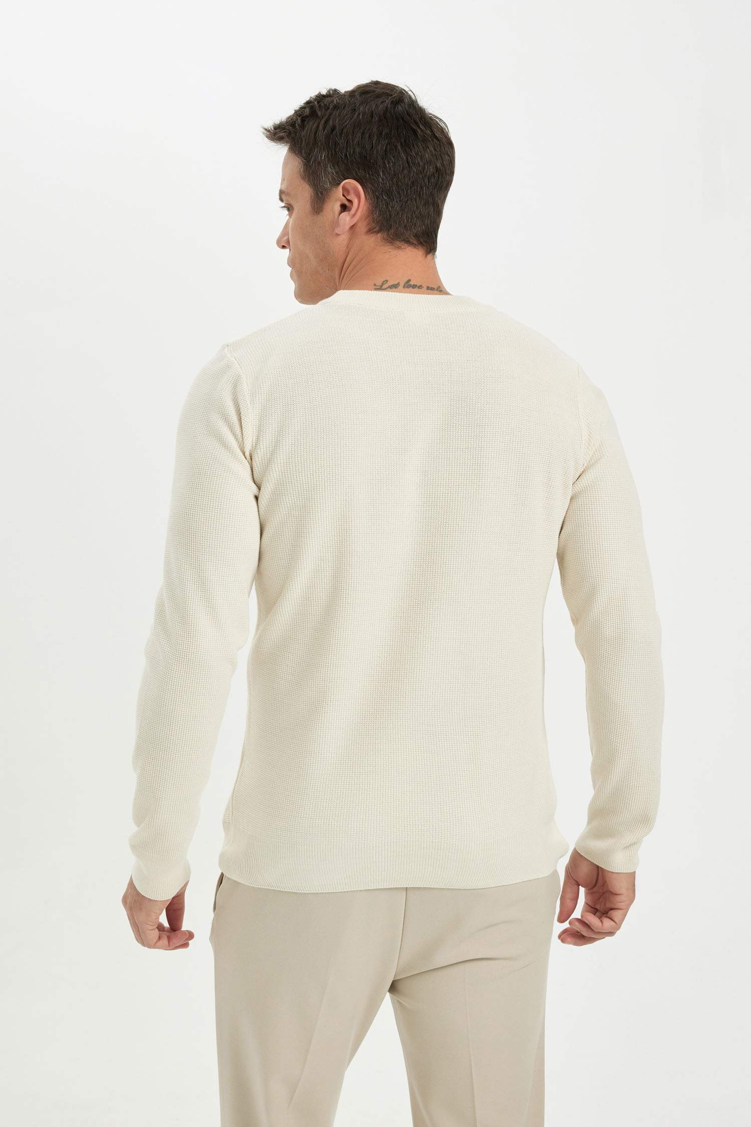 Standart Fit Normal Kesim Pamuklu Bisiklet Yaka Triko Kazak