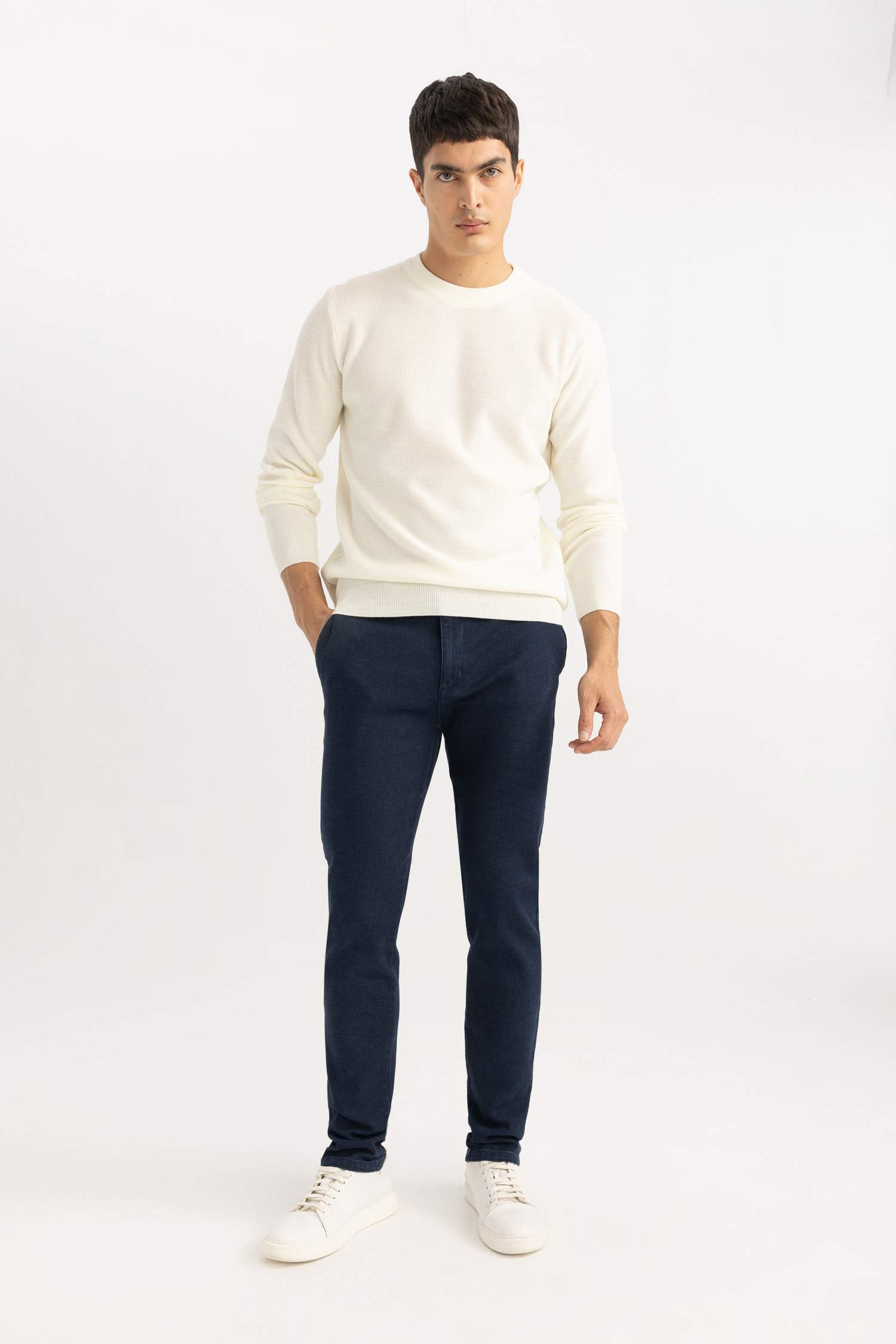 Standard Fit Crew Neck Knitwear Pullover