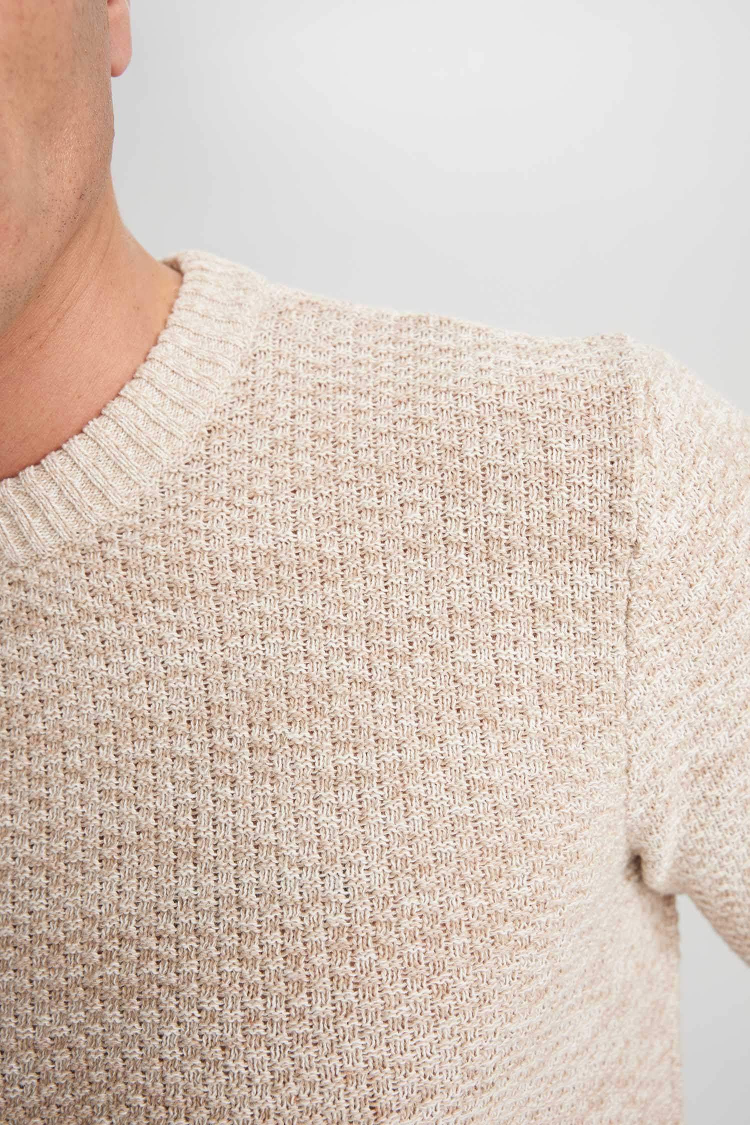 Пуловер стандартного кроя с круглым вырезом из трикотажа для мужчин