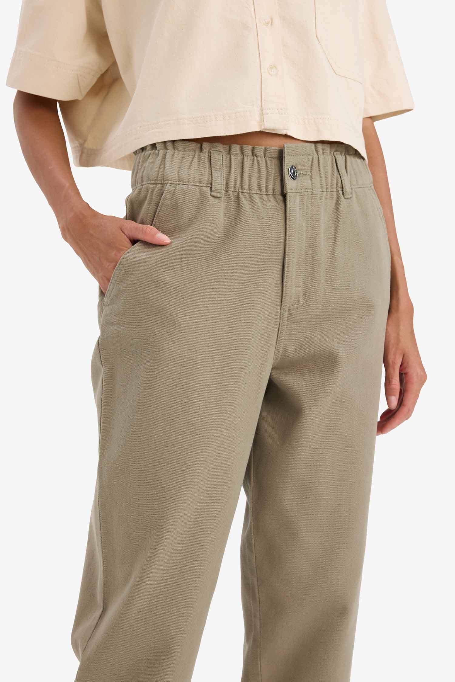 Pantalon en gabardine à taille haute avec poches