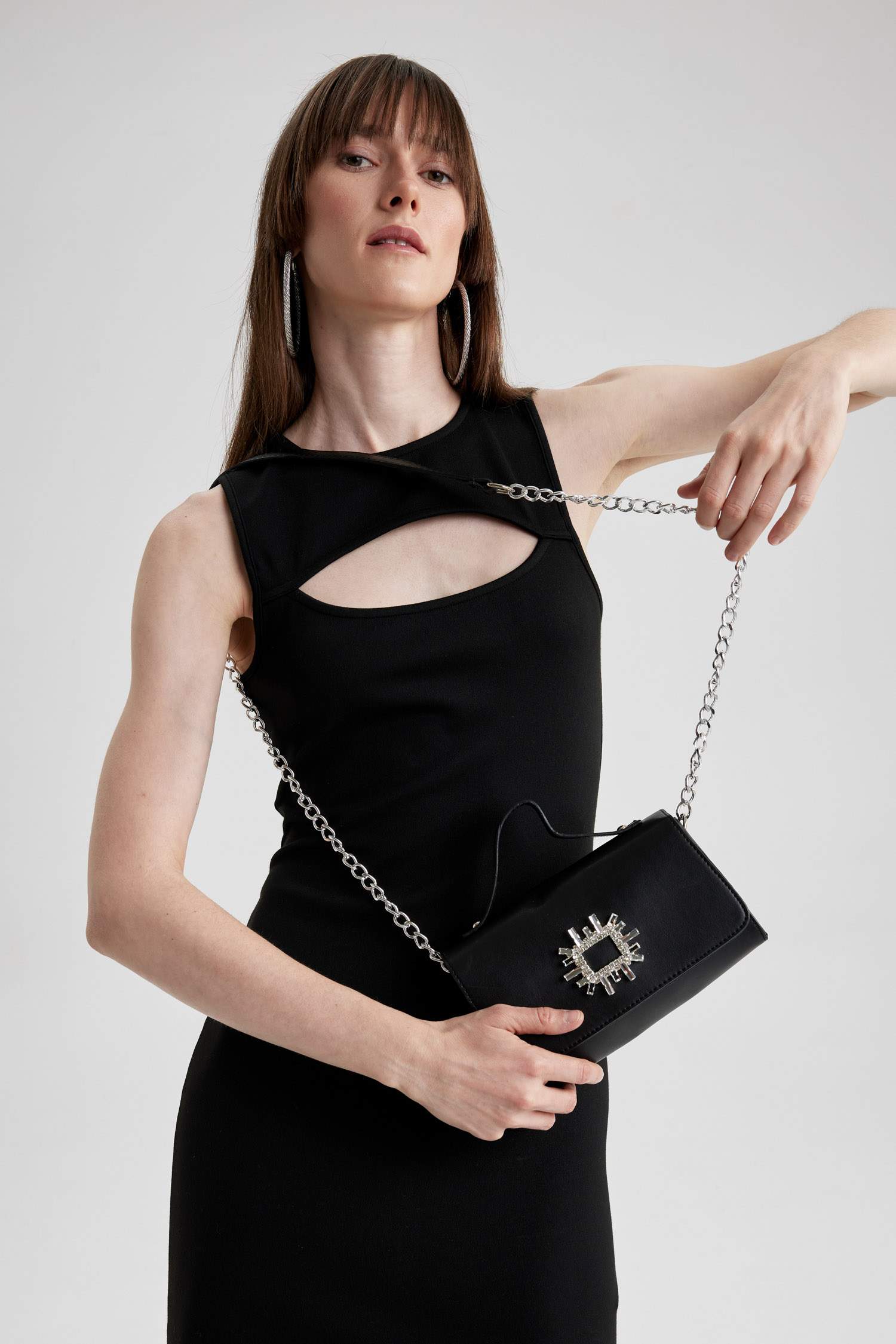 فستان ميدي بديكون بدون بأكمام برقبة مستديرة