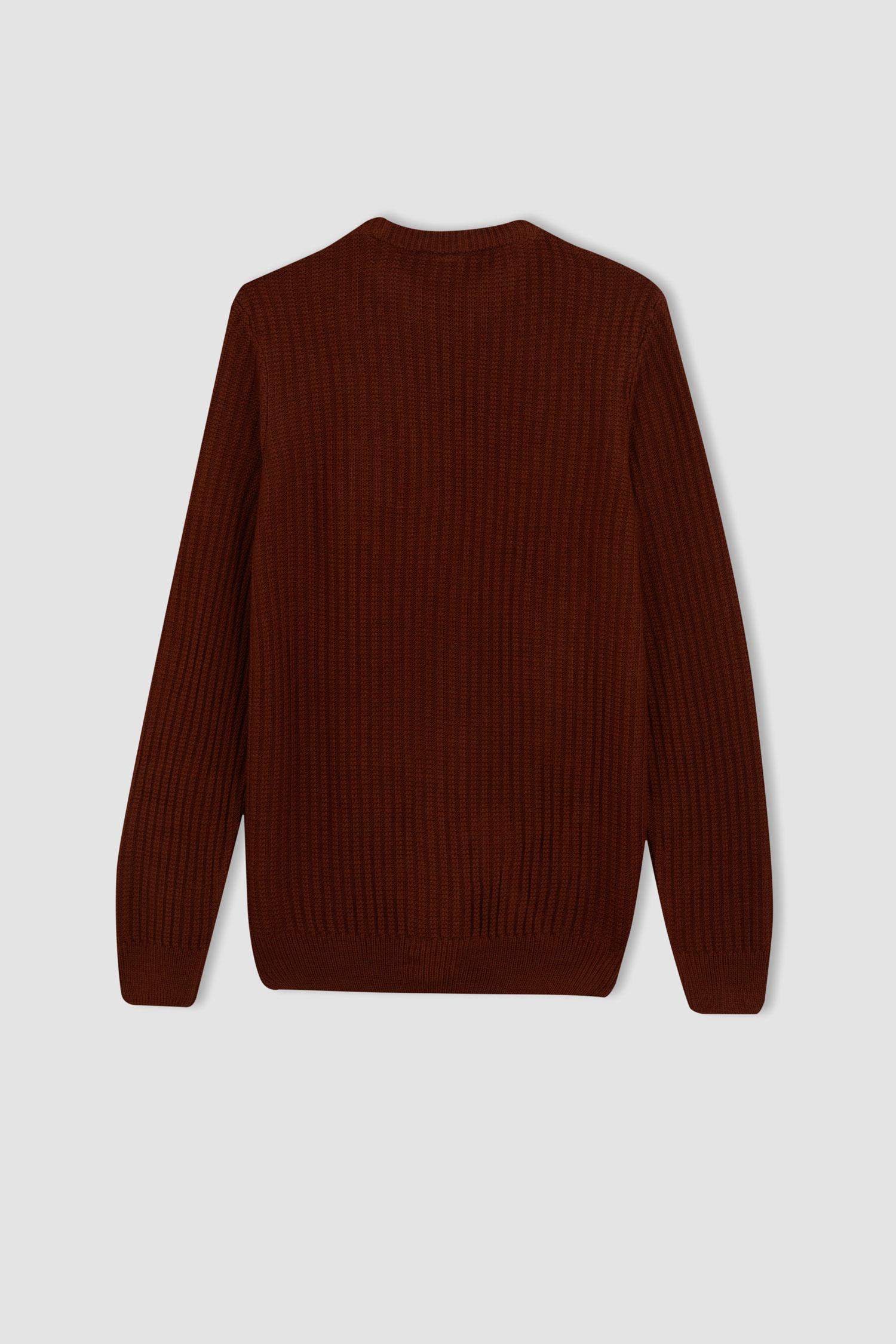 Пуловер стандартного кроя с круглым вырезом из трикотажа для мужчин