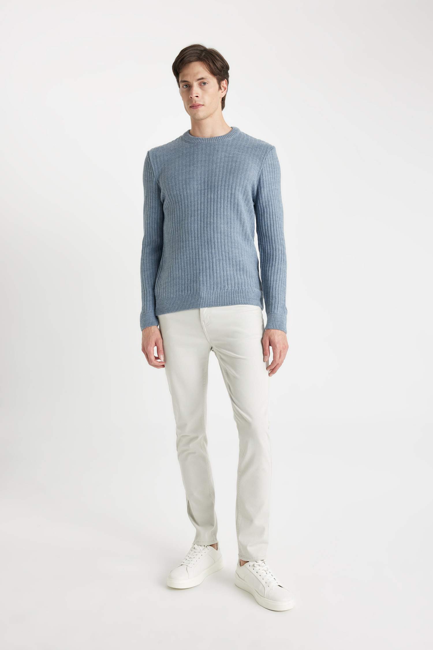 Standart Fit Normal Kesim Bisiklet Yaka Jakarlı  Triko Kazak