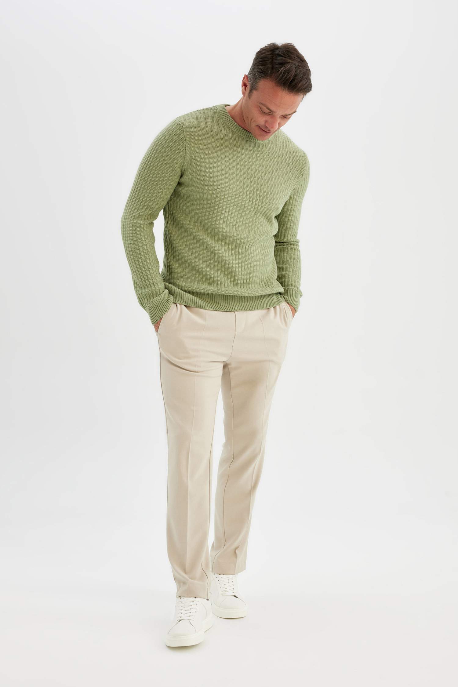 Standart Fit Normal Kesim Bisiklet Yaka Jakarlı Triko Kazak