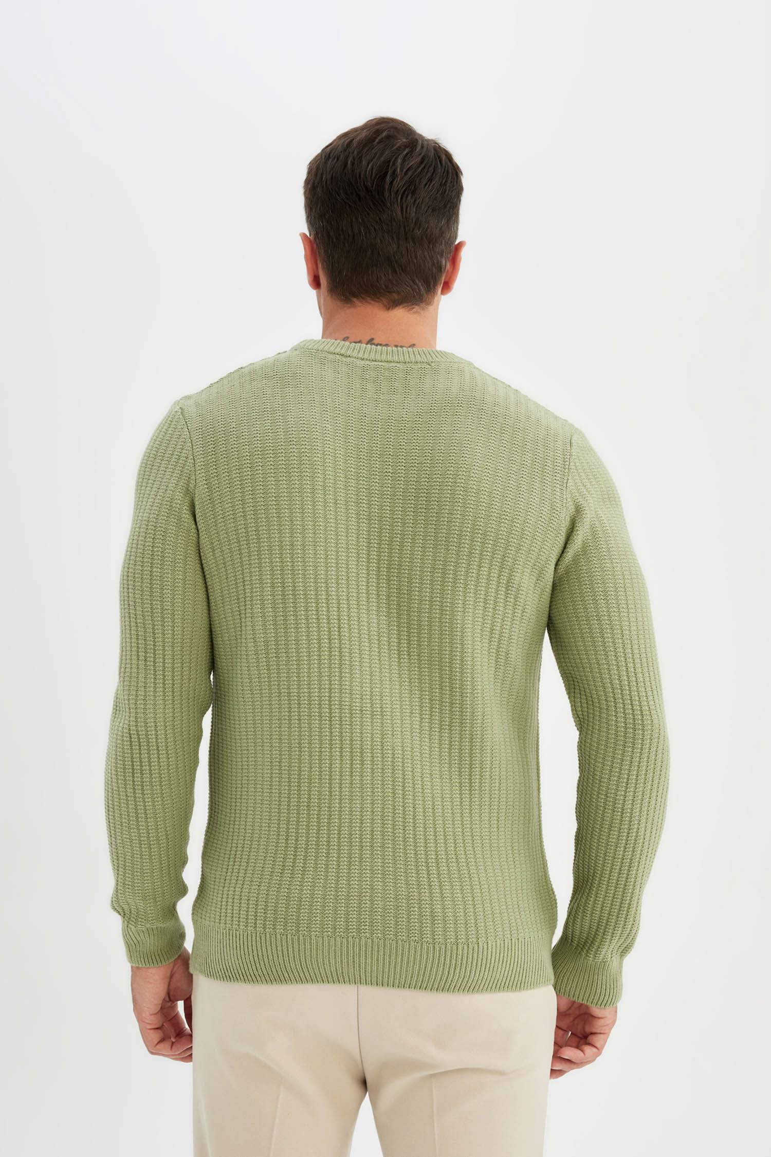 Standart Fit Normal Kesim Bisiklet Yaka Jakarlı Triko Kazak