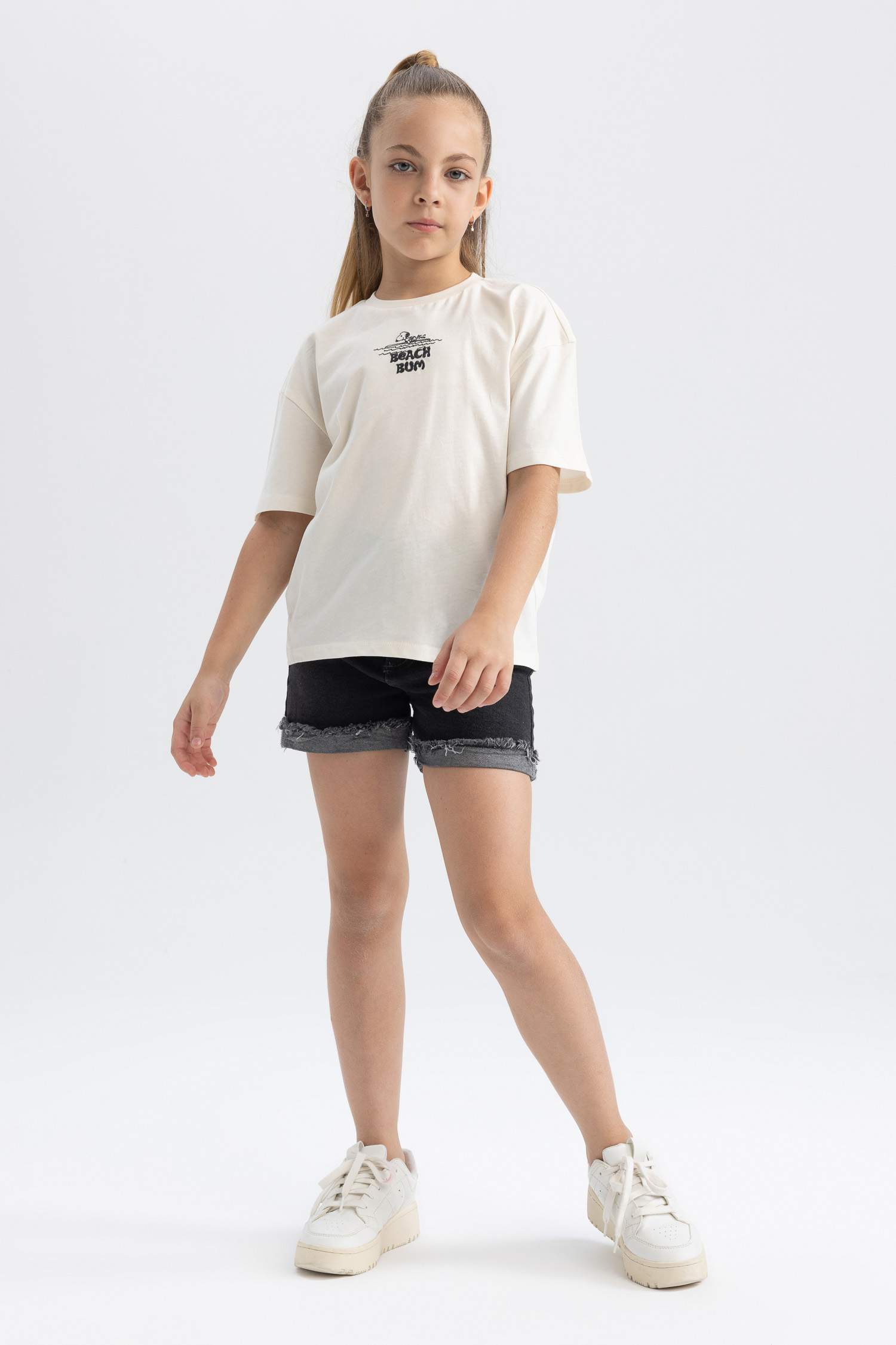 تي شيرت بناتي بقصة مريحة من سنوبي