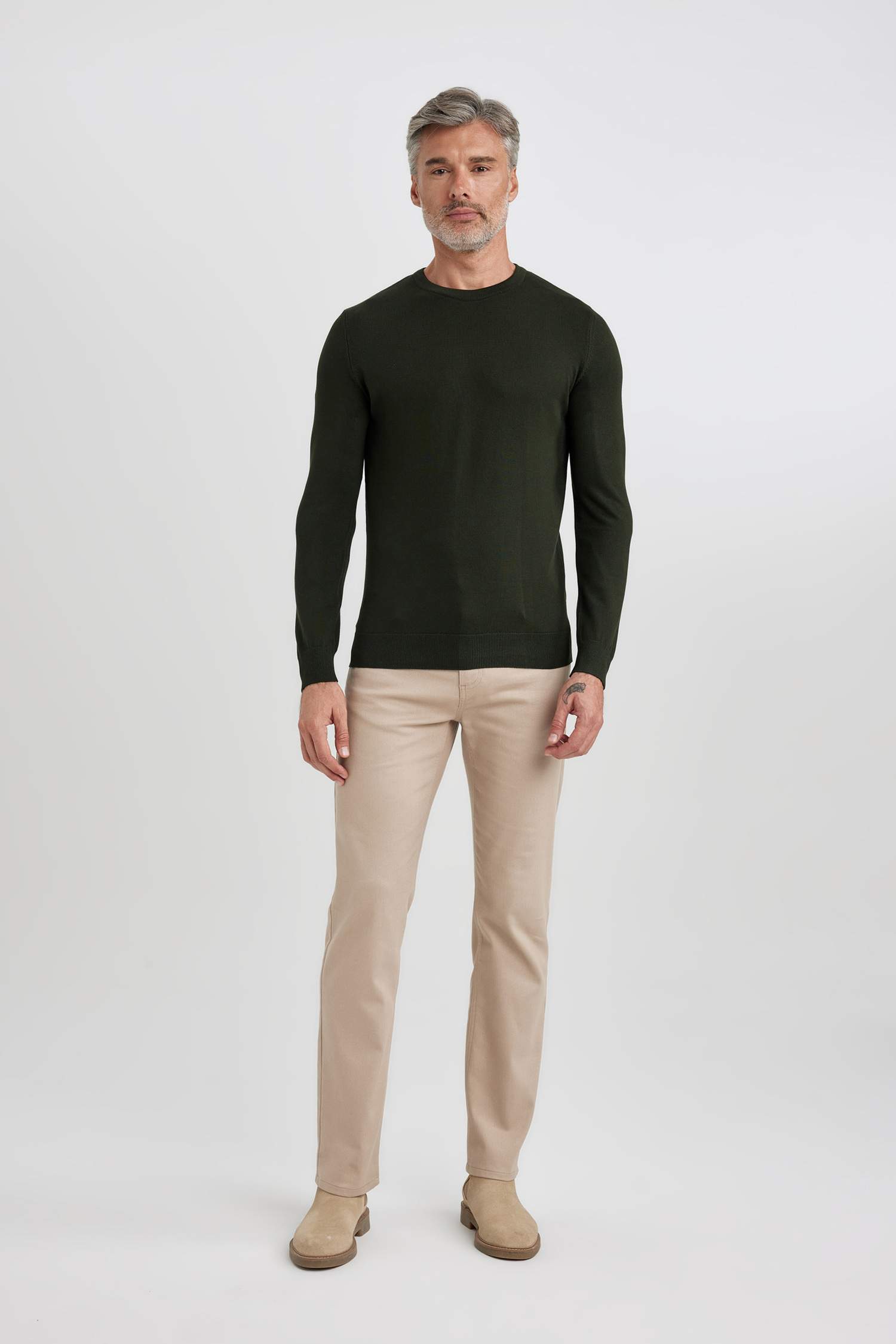 بلوفر تريكو قصة عادية برقبة مستديرة