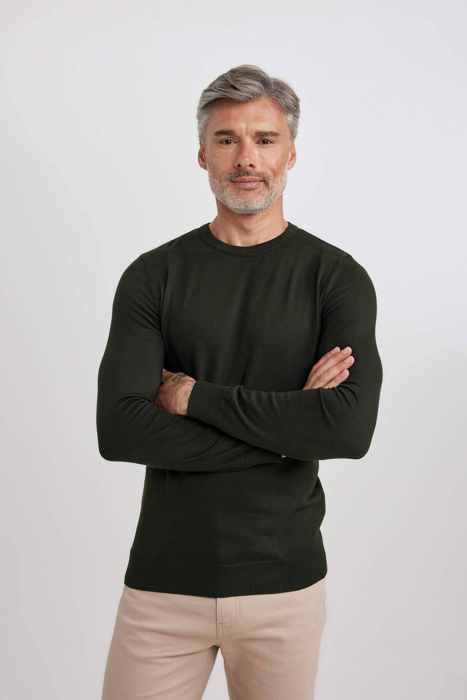 بلوفر تريكو قصة عادية برقبة مستديرة