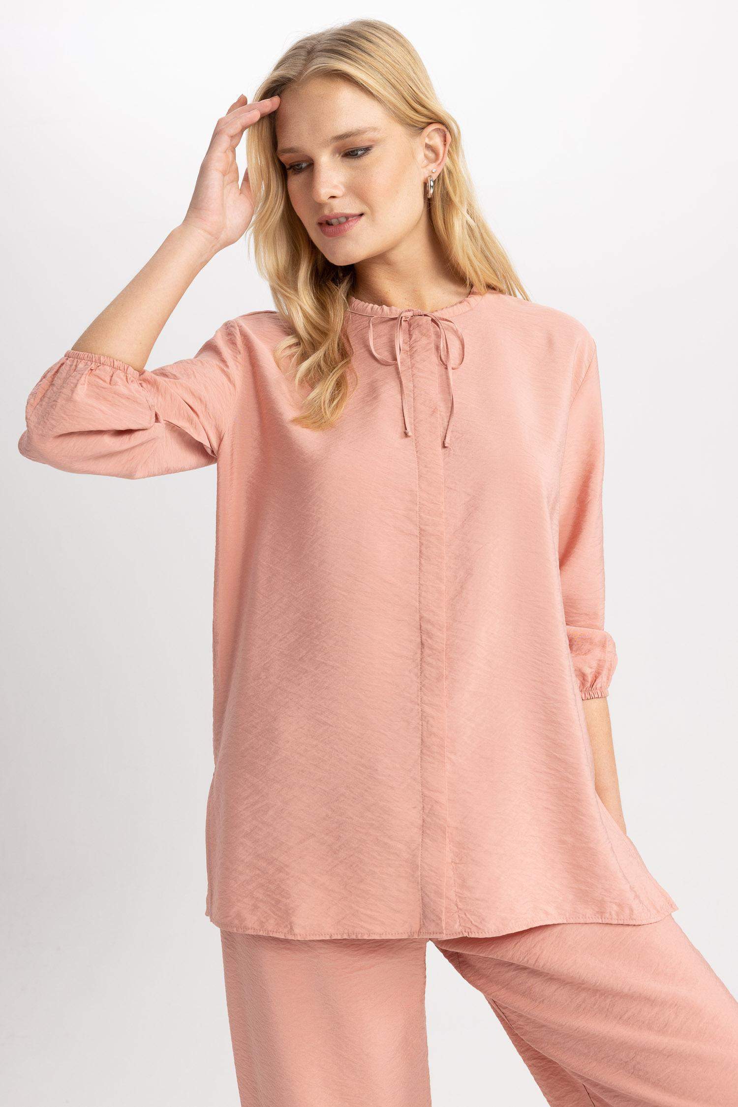 قميص واسع كم طويل برقبة مدورة