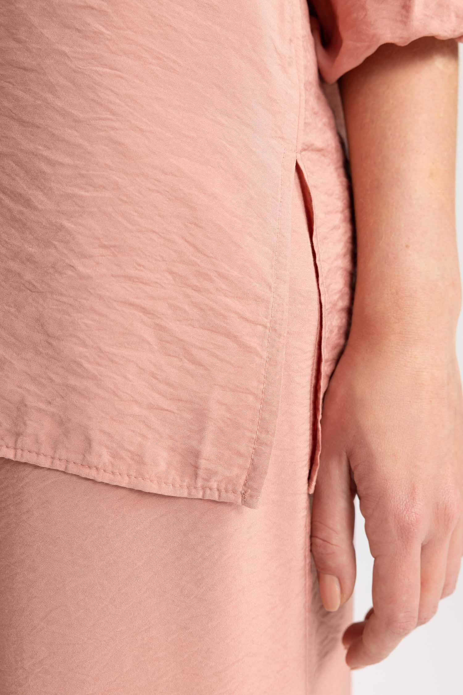 قميص واسع كم طويل برقبة مدورة