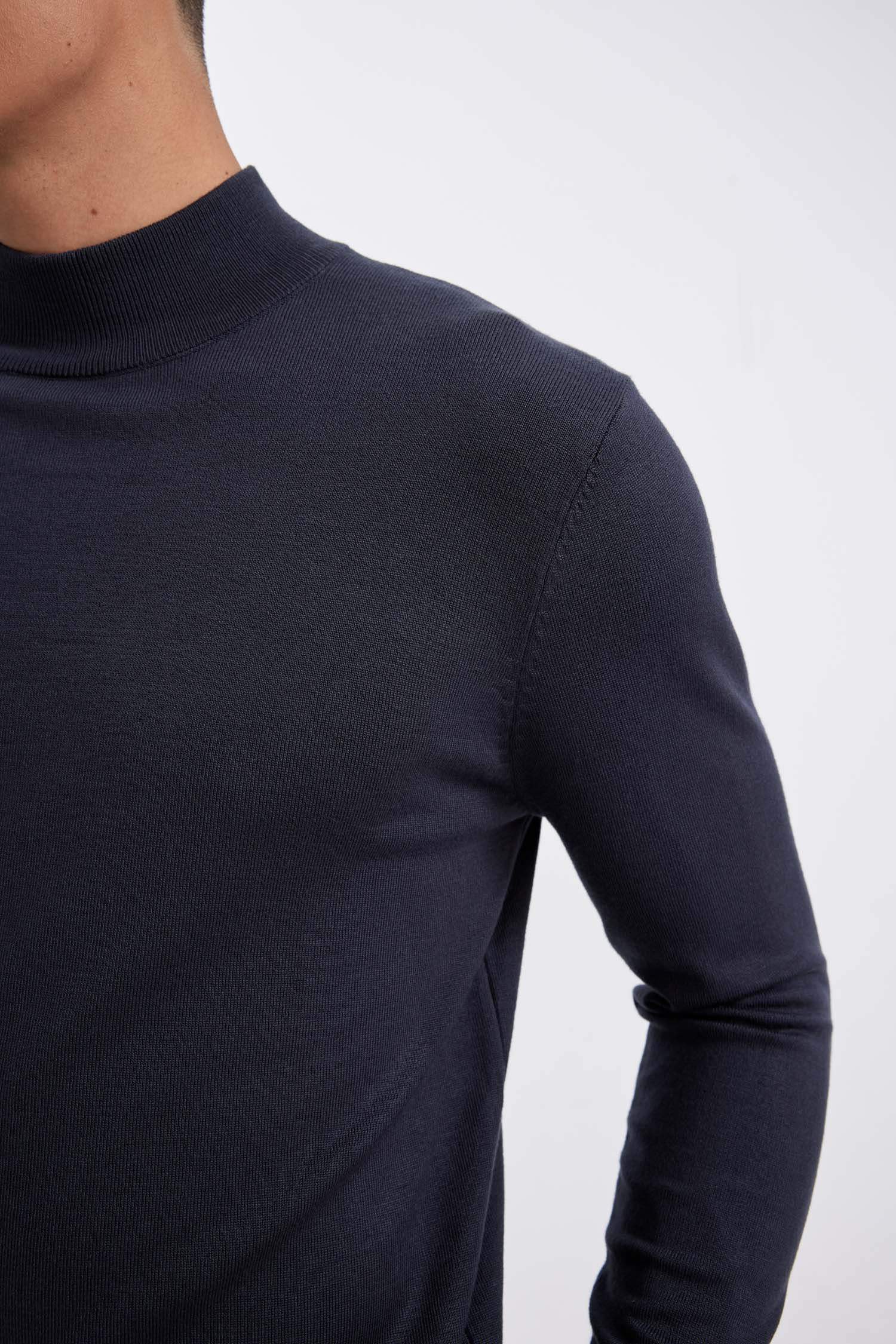 Свитер свободного кроя