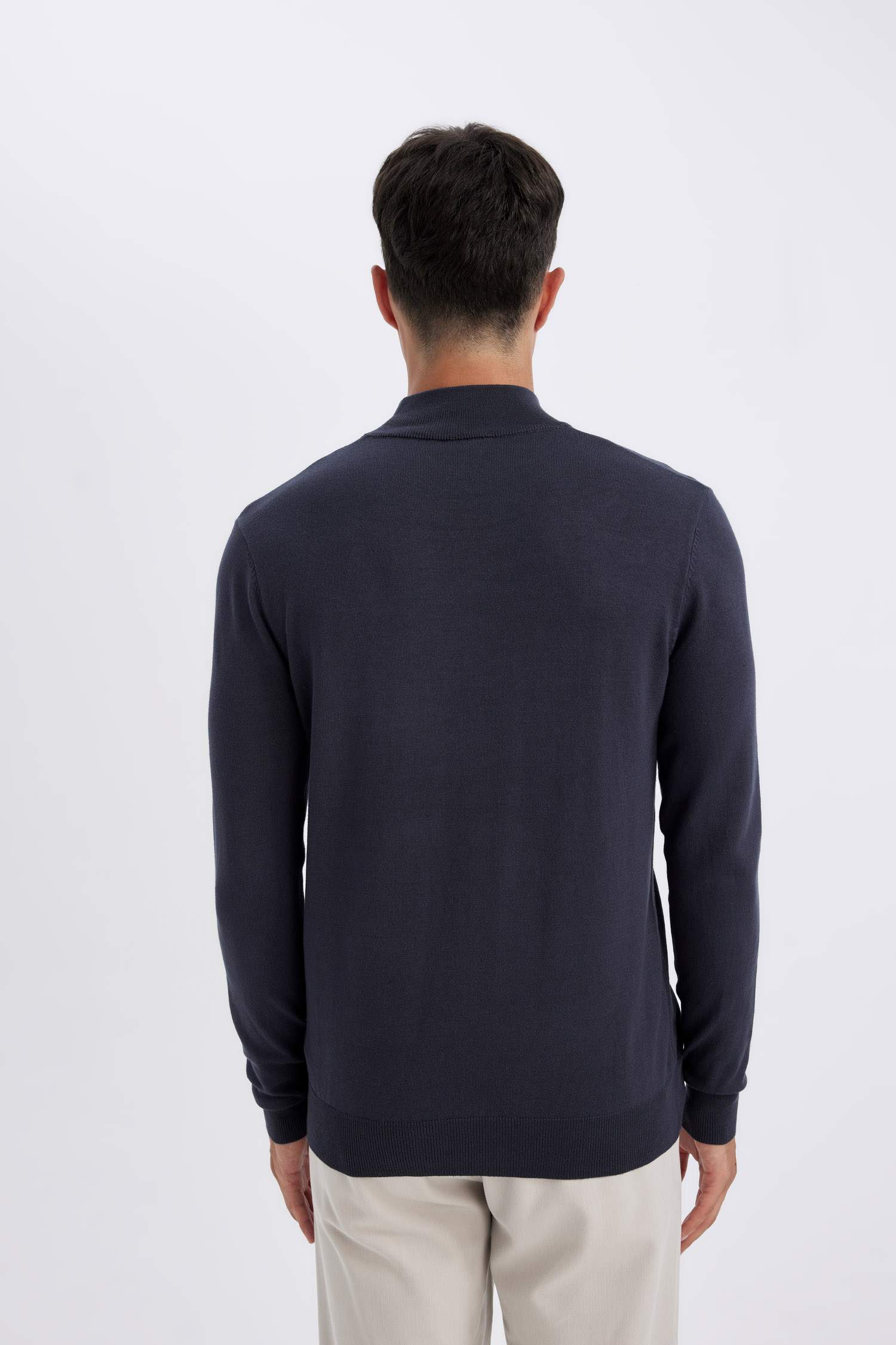 Свитер свободного кроя