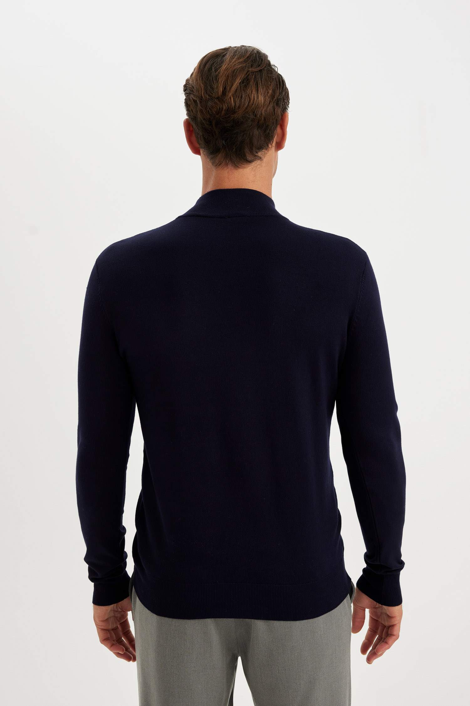 Свитер свободного кроя