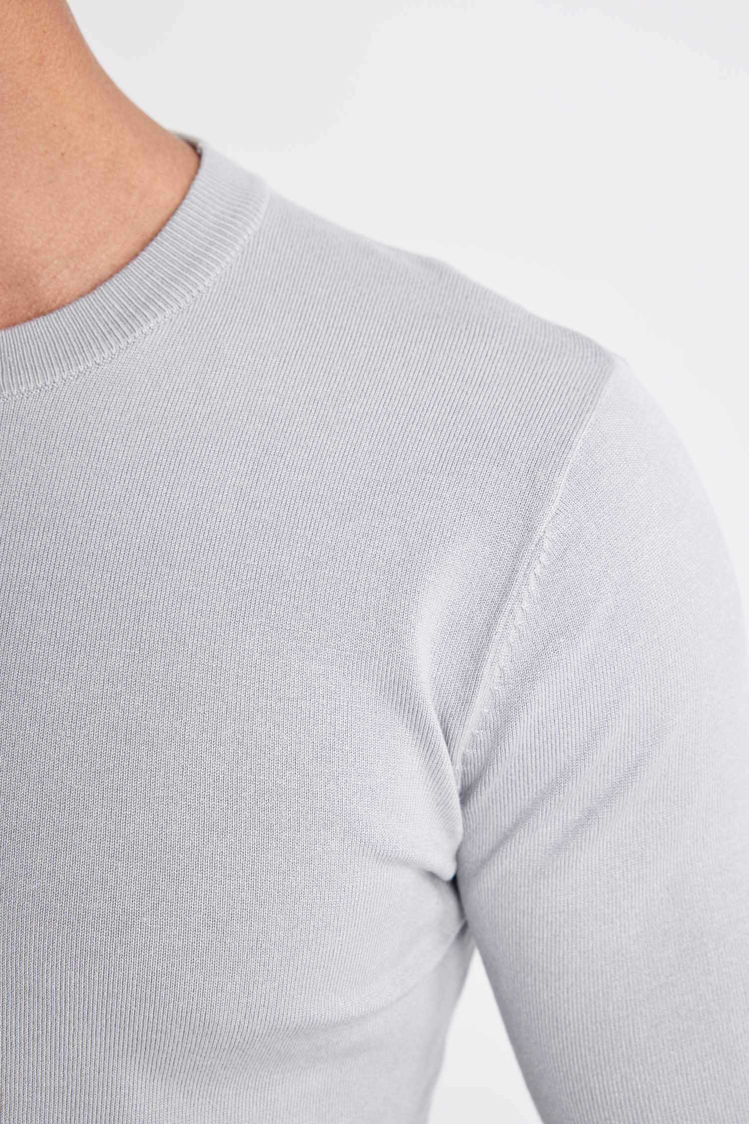 Свитер стандартного кроя с круглым вырезом