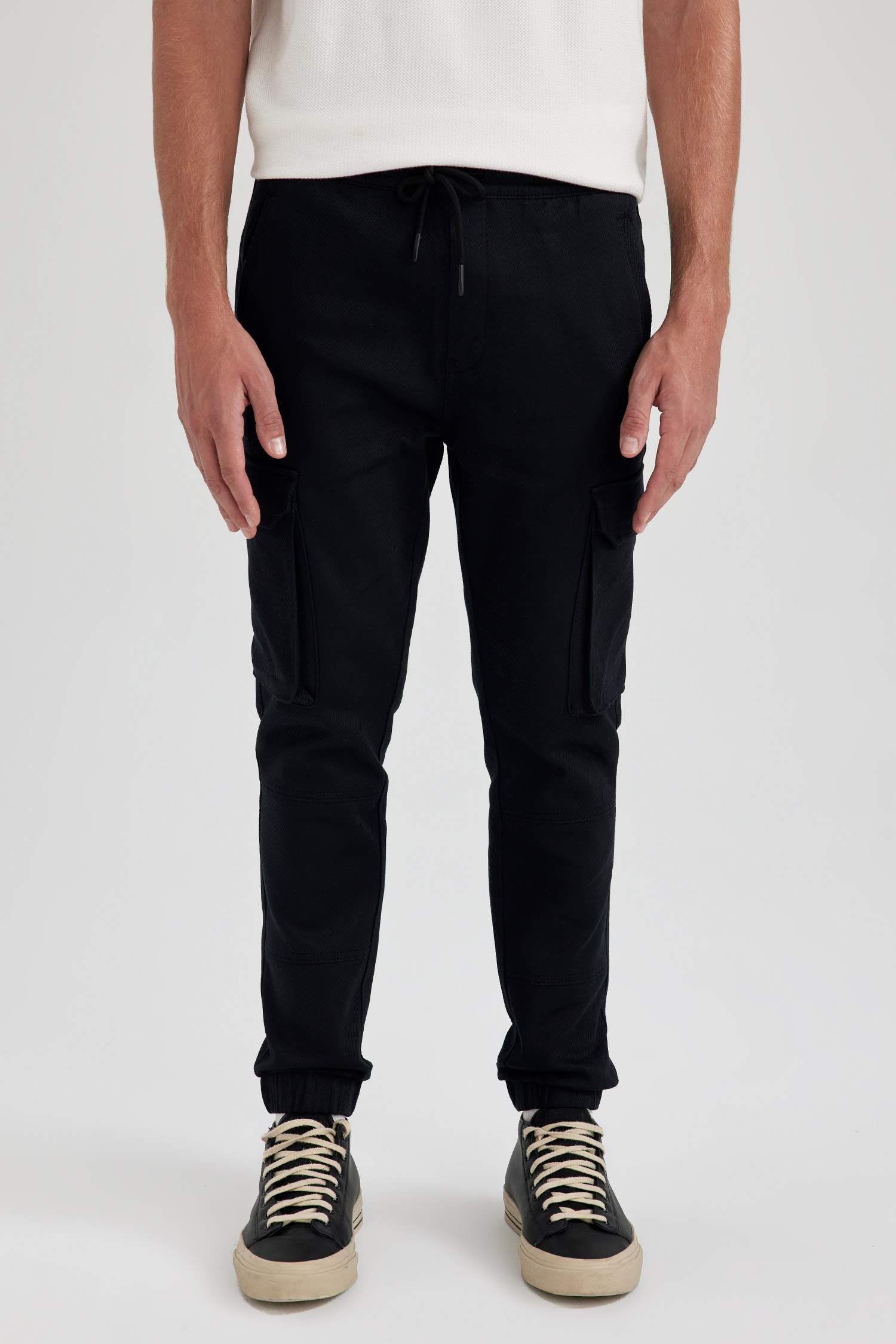 Брюки приталенного кроя из габардина