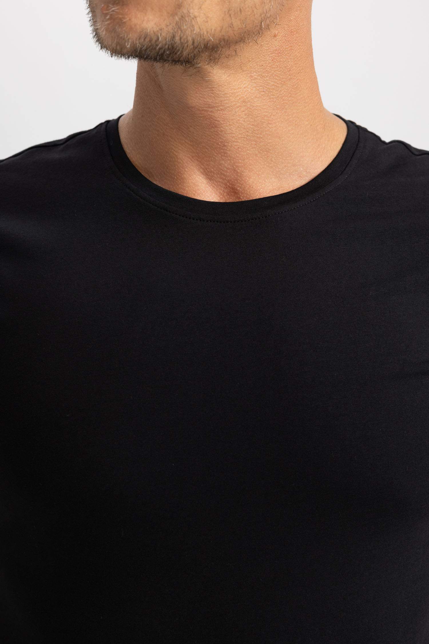 تي شيرت نص كم قصة عادية بياقة مستديرة