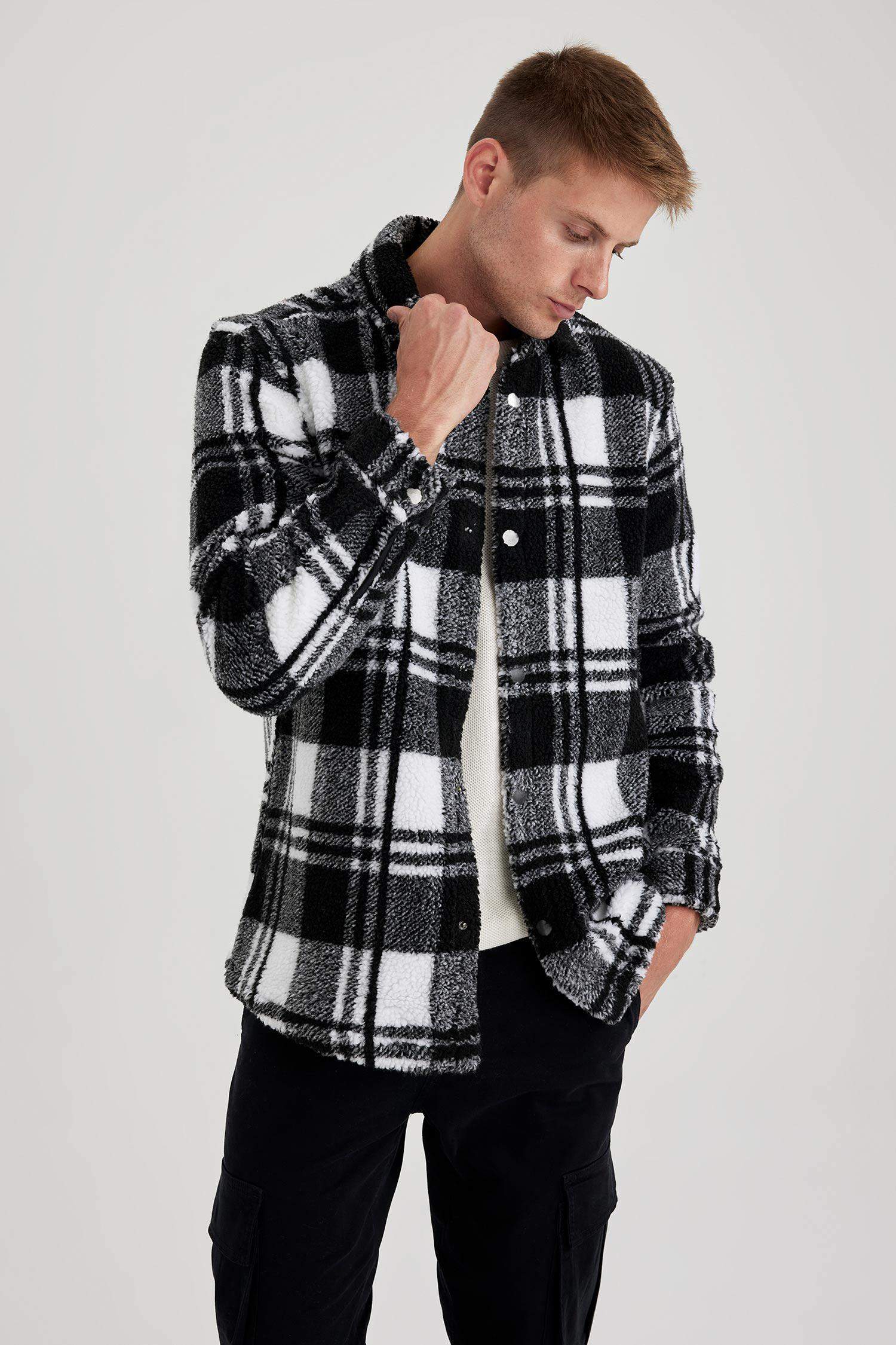 Рубашка в клетку стандартного кроя для мужчин