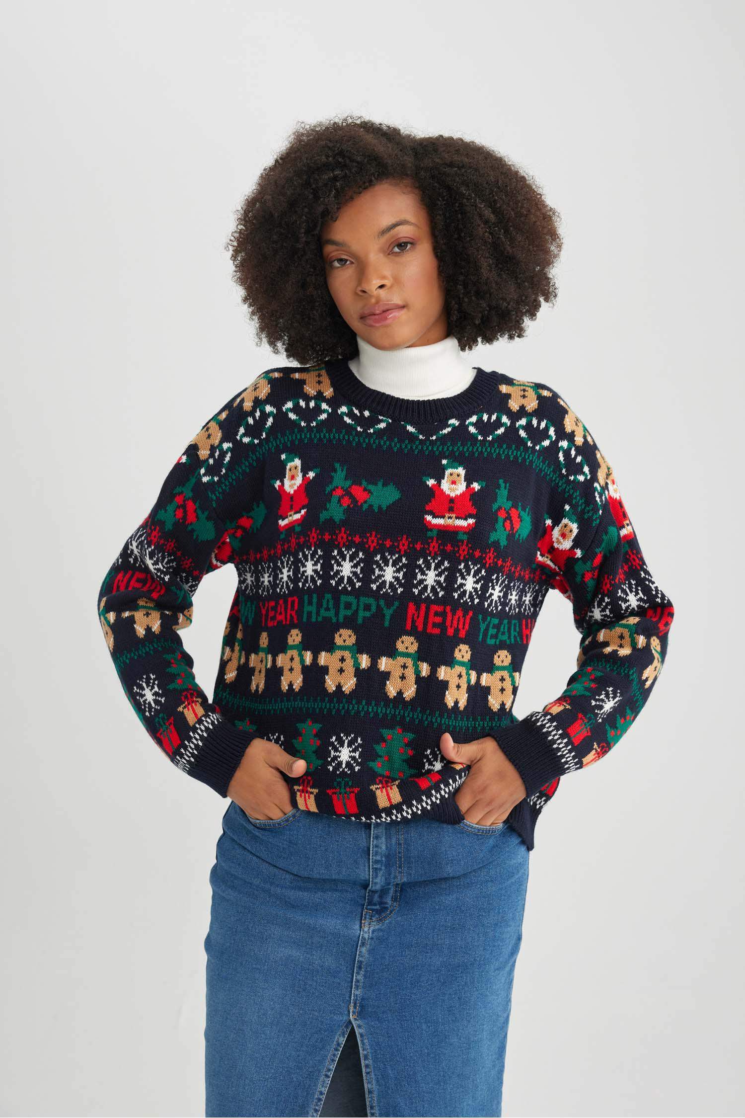 بلوفر تريكو قصة عادية بطبعة كريسماس كحلي