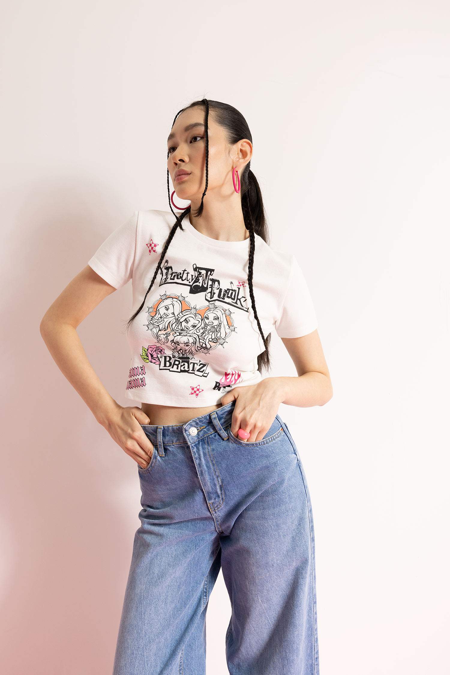 Bratz Licensed Fitted Short Sleeve Crop T-Shirt