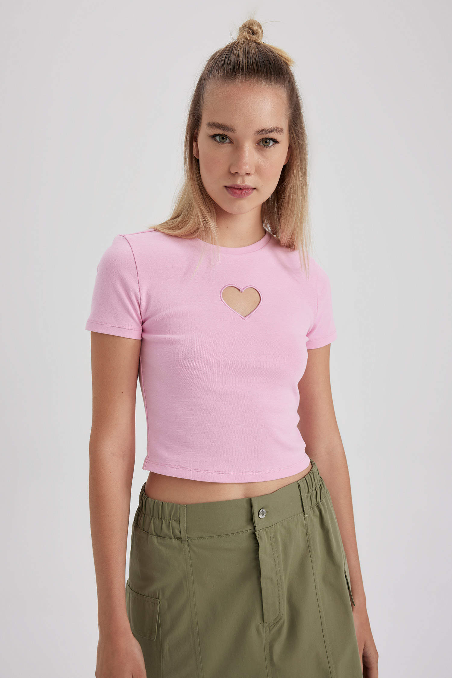 Pink Woman Coool Fitted Heart Window Short Sleeve T Shirt 2813224 Defacto
