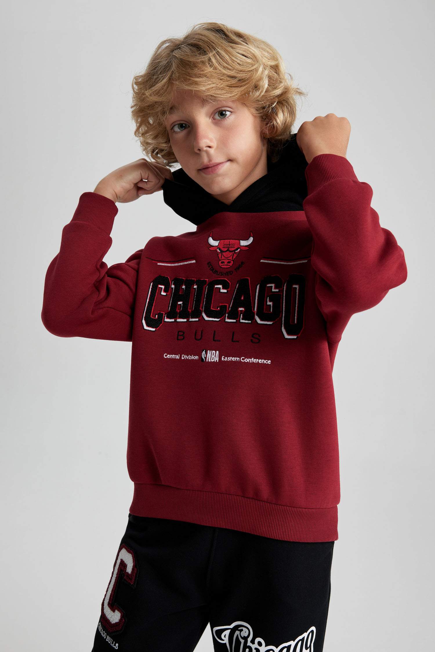 Chicago bulls youth on sale hoodie