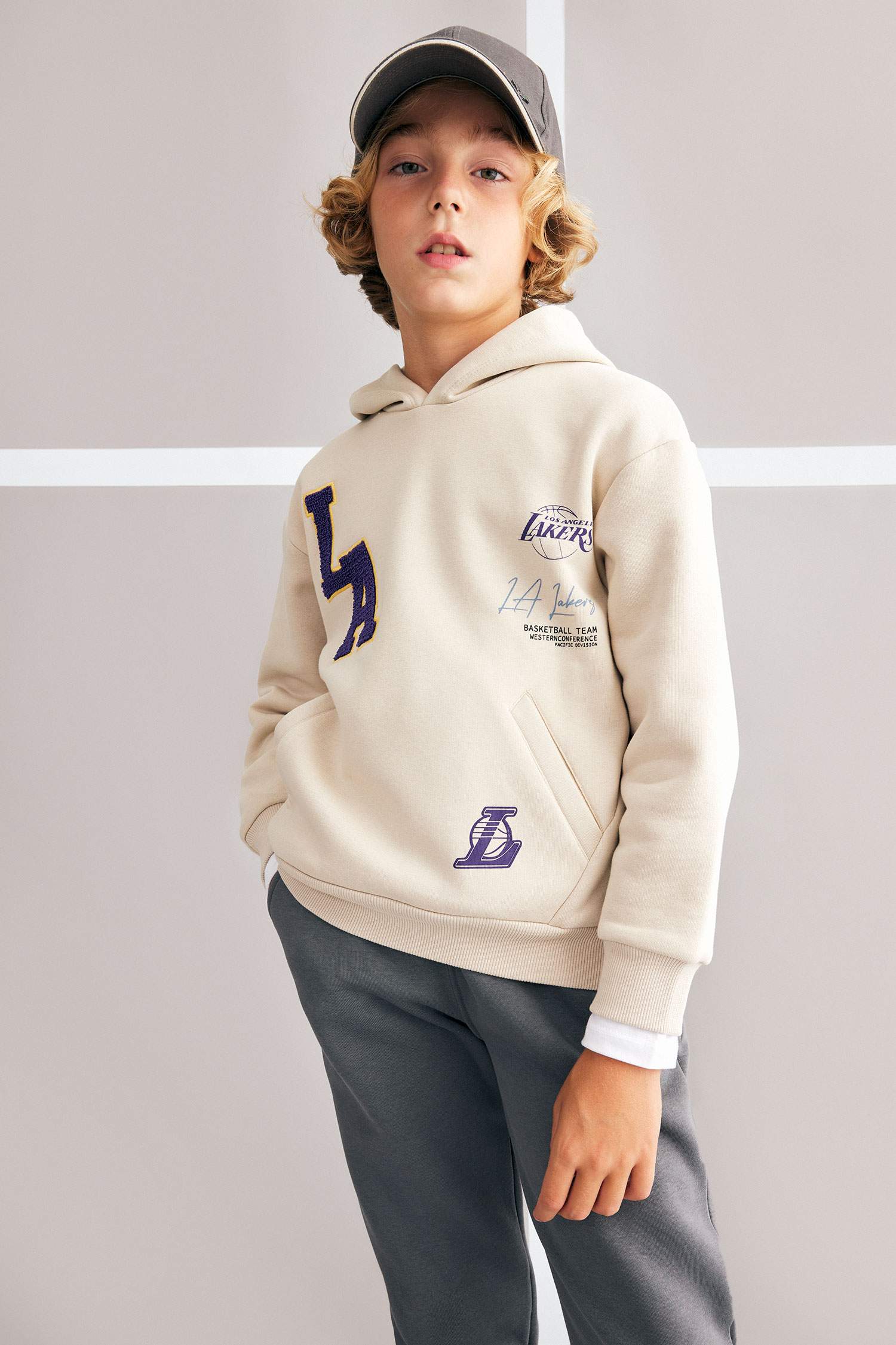 Beige BOYS & TEENS Boys NBA Los Angeles Lakers Hoodie Printed Back  Sweatshirt 2325783