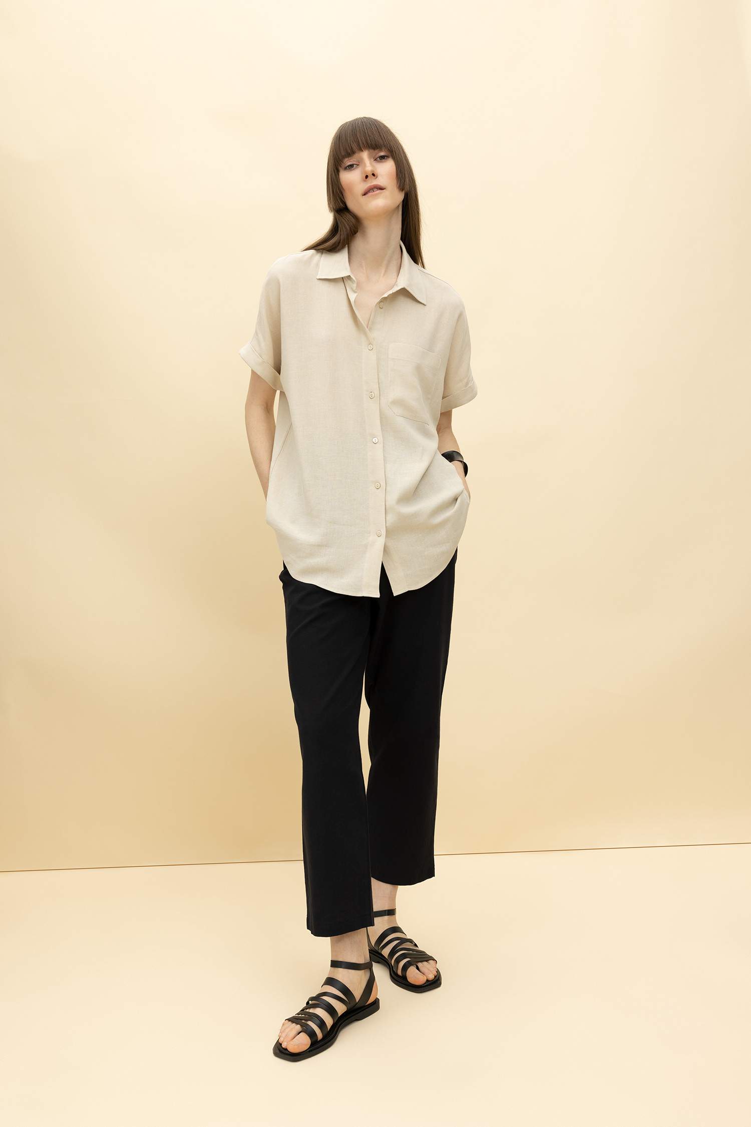 Рубашка стандартного кроя с коротким рукавом