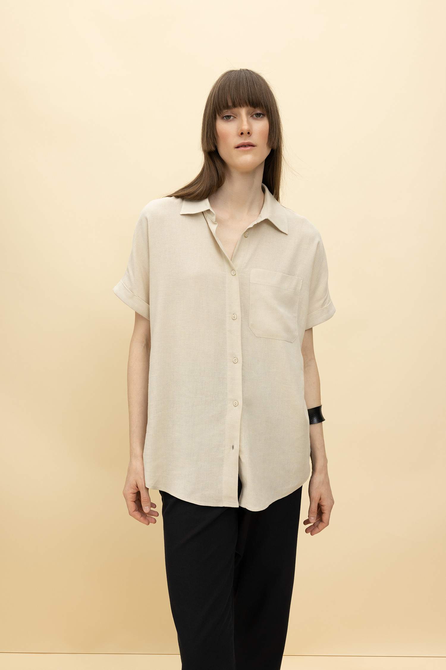 Рубашка стандартного кроя с коротким рукавом