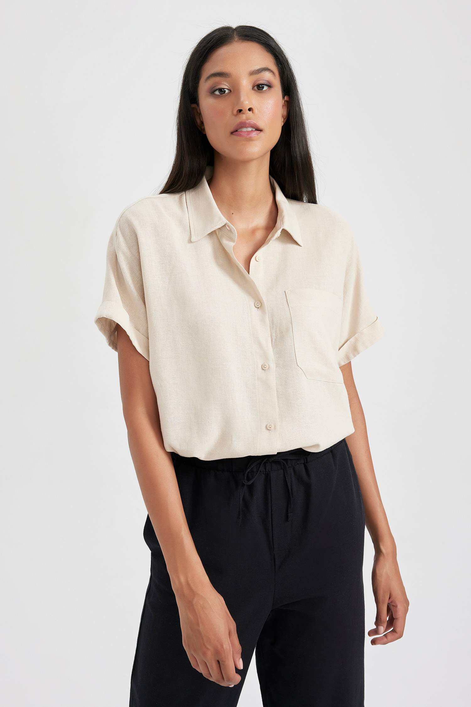 Рубашка стандартного кроя с коротким рукавом